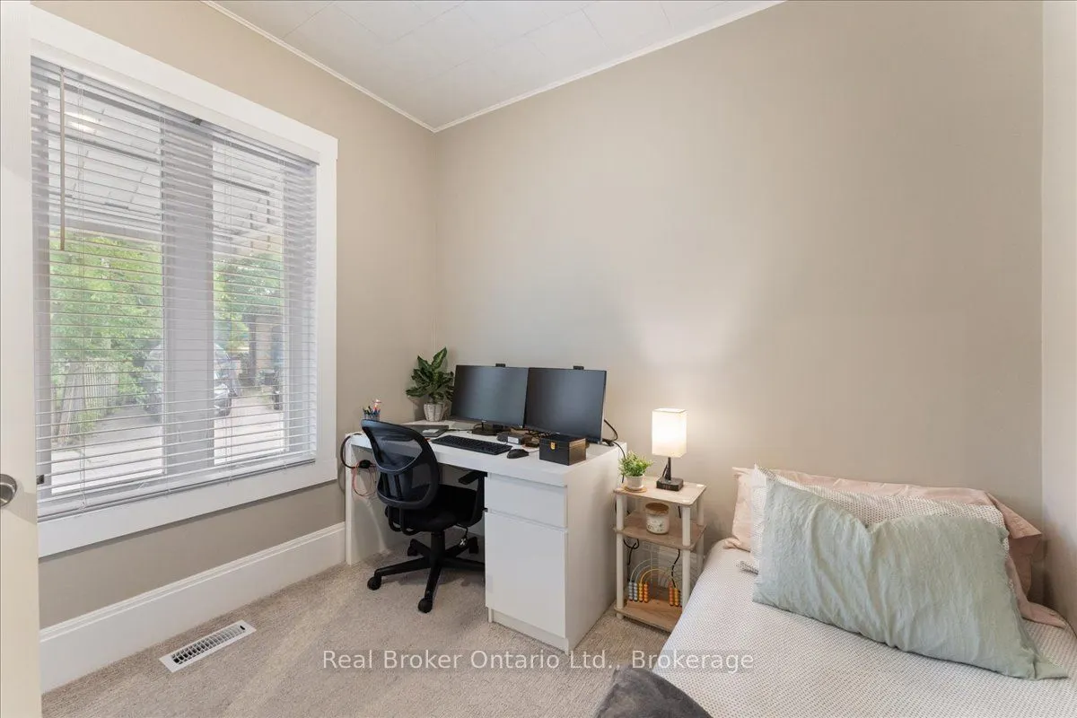 24 Rose Avenue