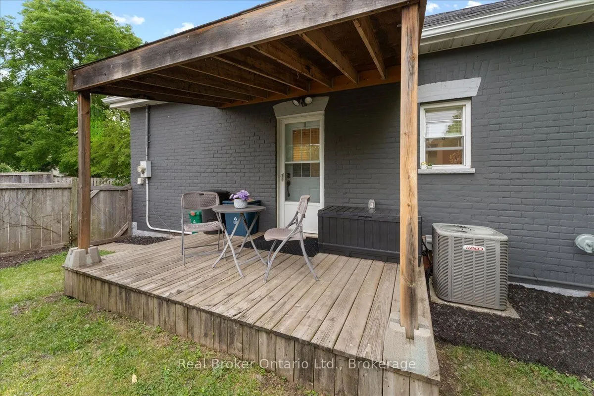 24 Rose Avenue