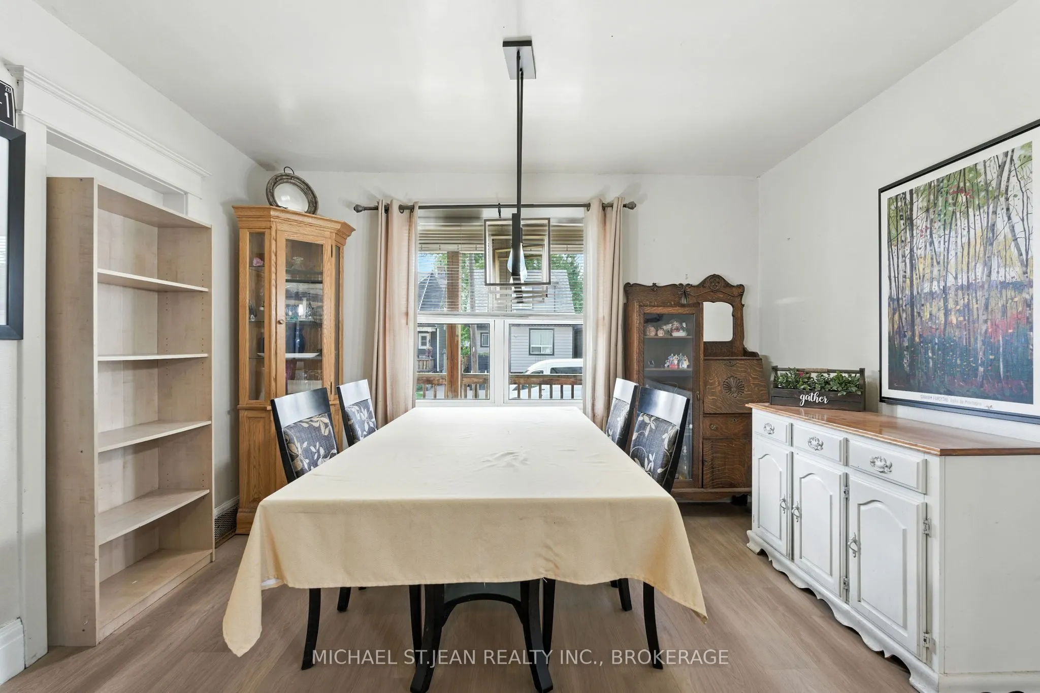 98 Tuxedo Avenue N