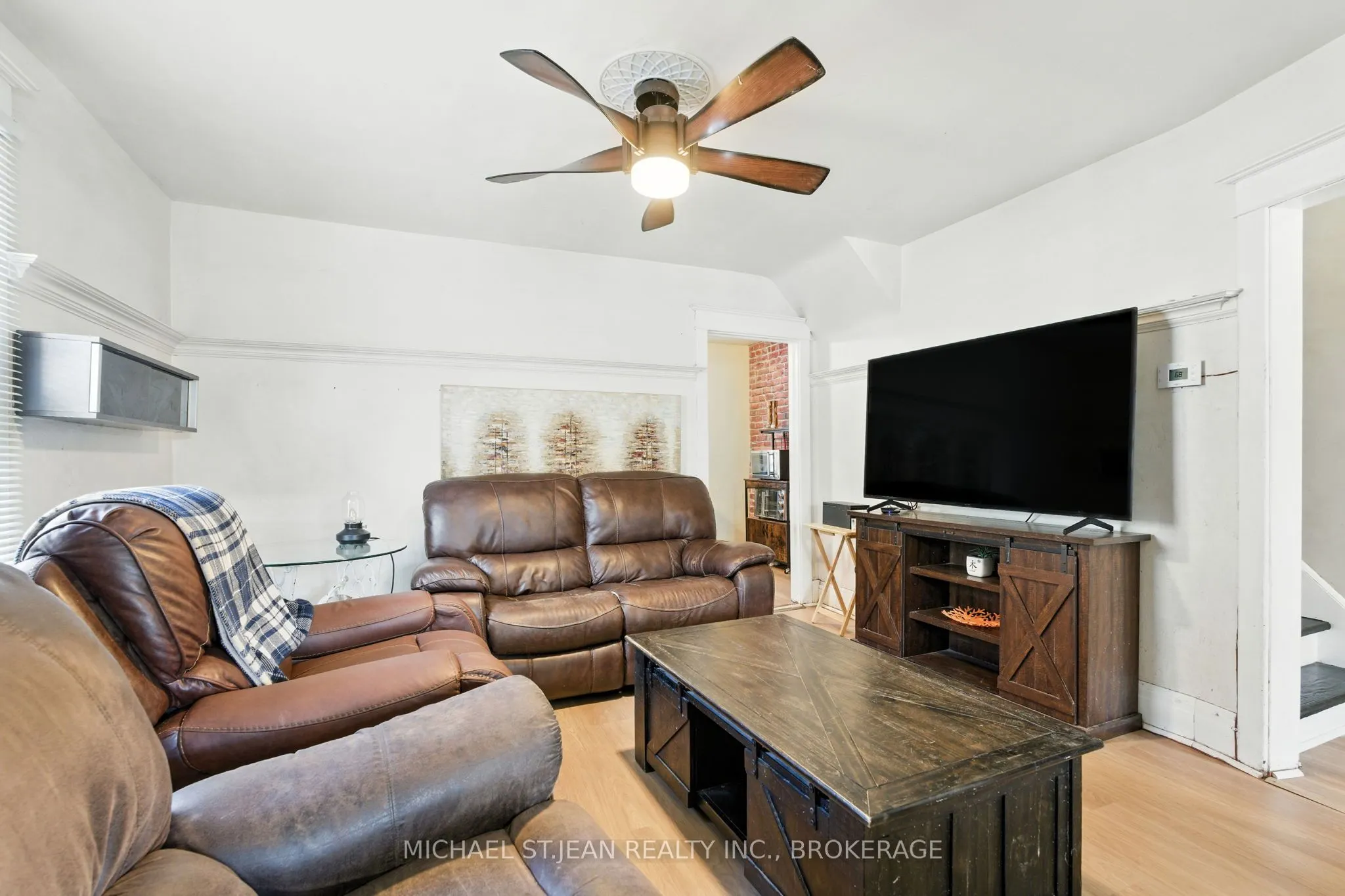 98 Tuxedo Avenue N