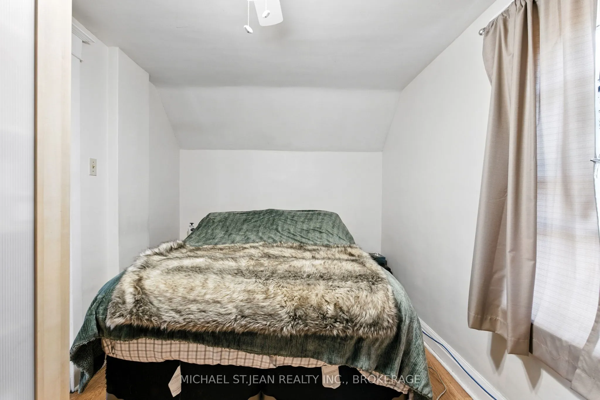 98 Tuxedo Avenue N