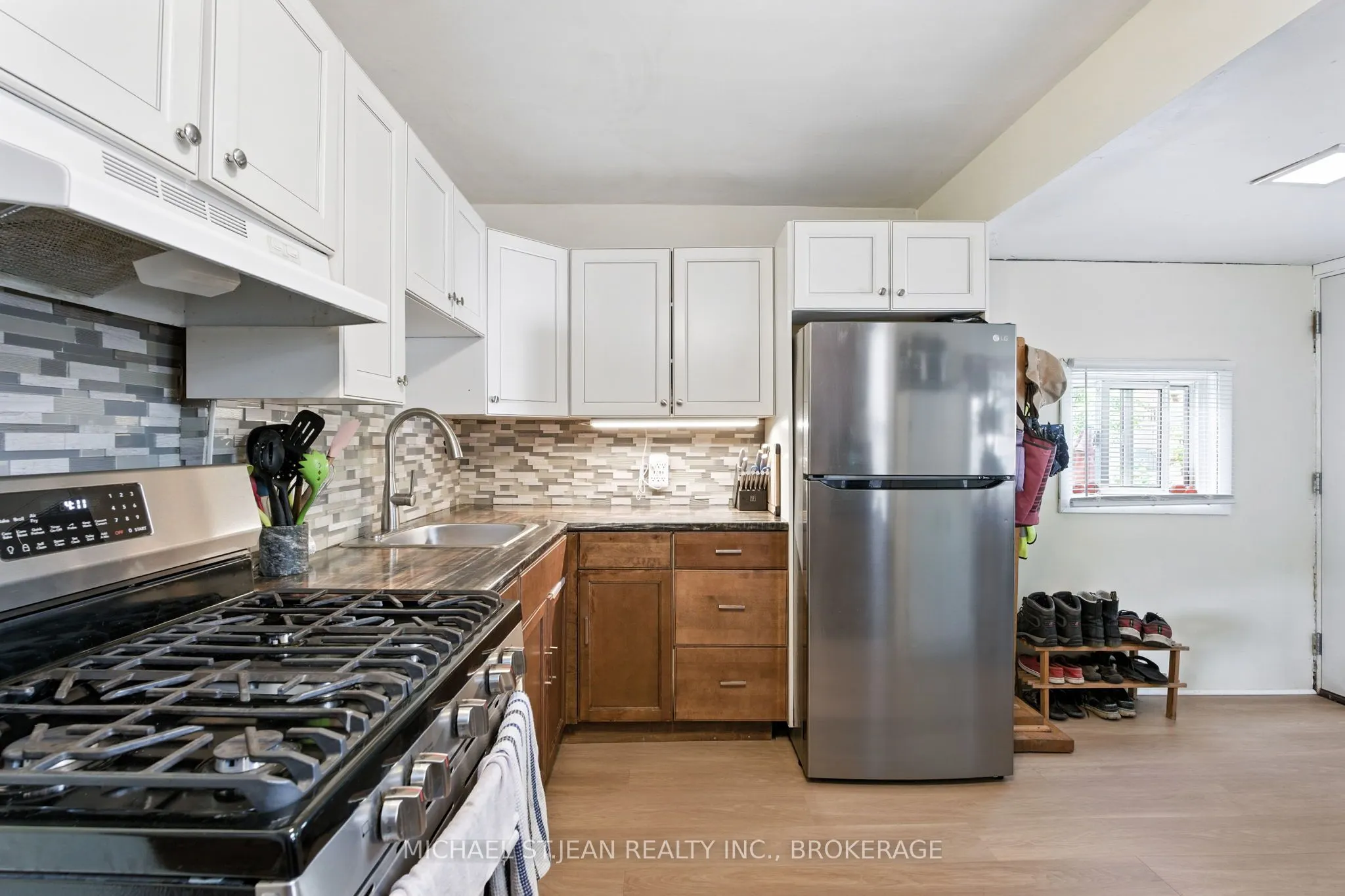 98 Tuxedo Avenue N