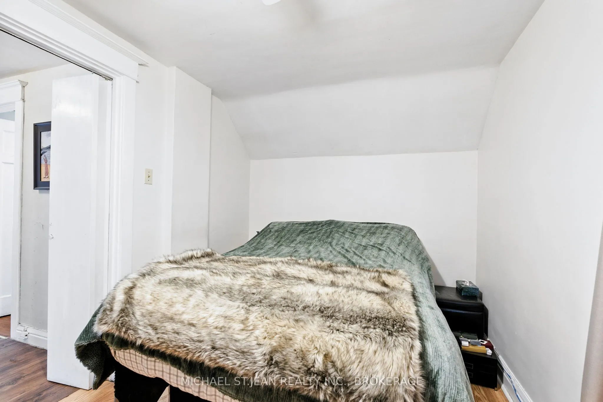 98 Tuxedo Avenue N