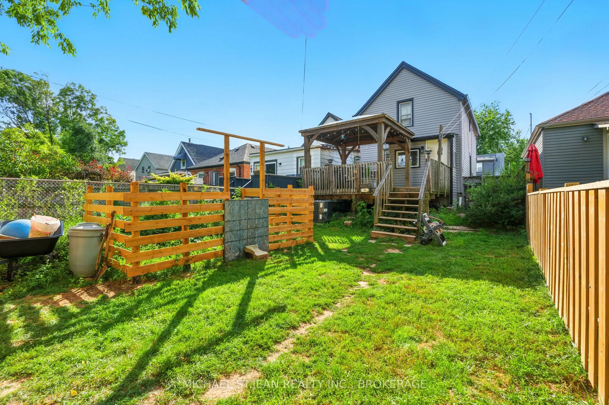 98 Tuxedo Avenue N