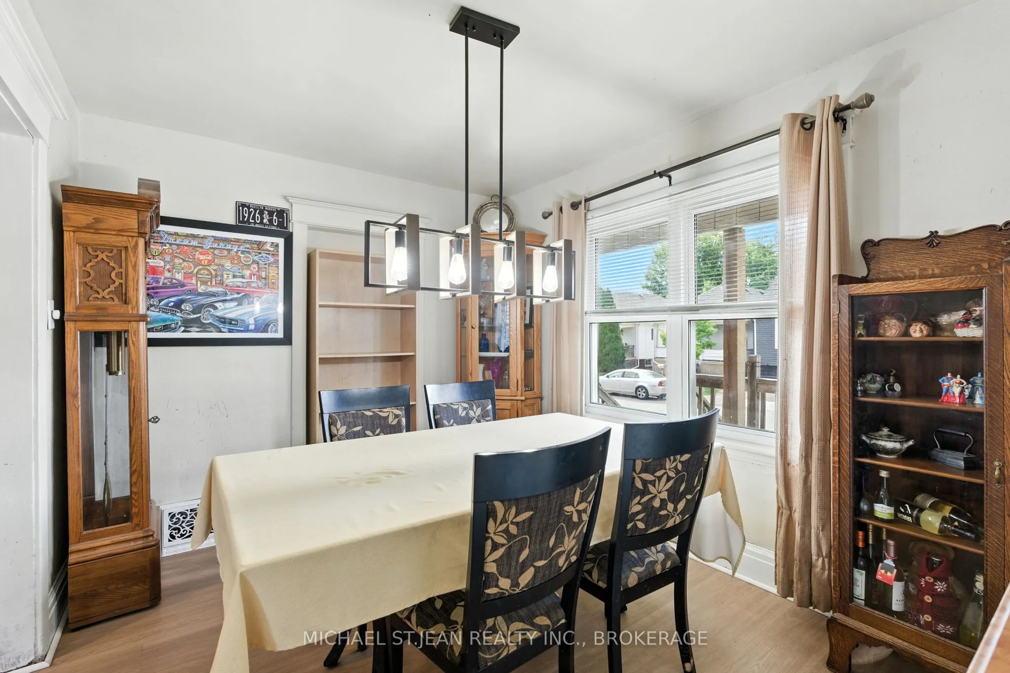 98 Tuxedo Avenue N