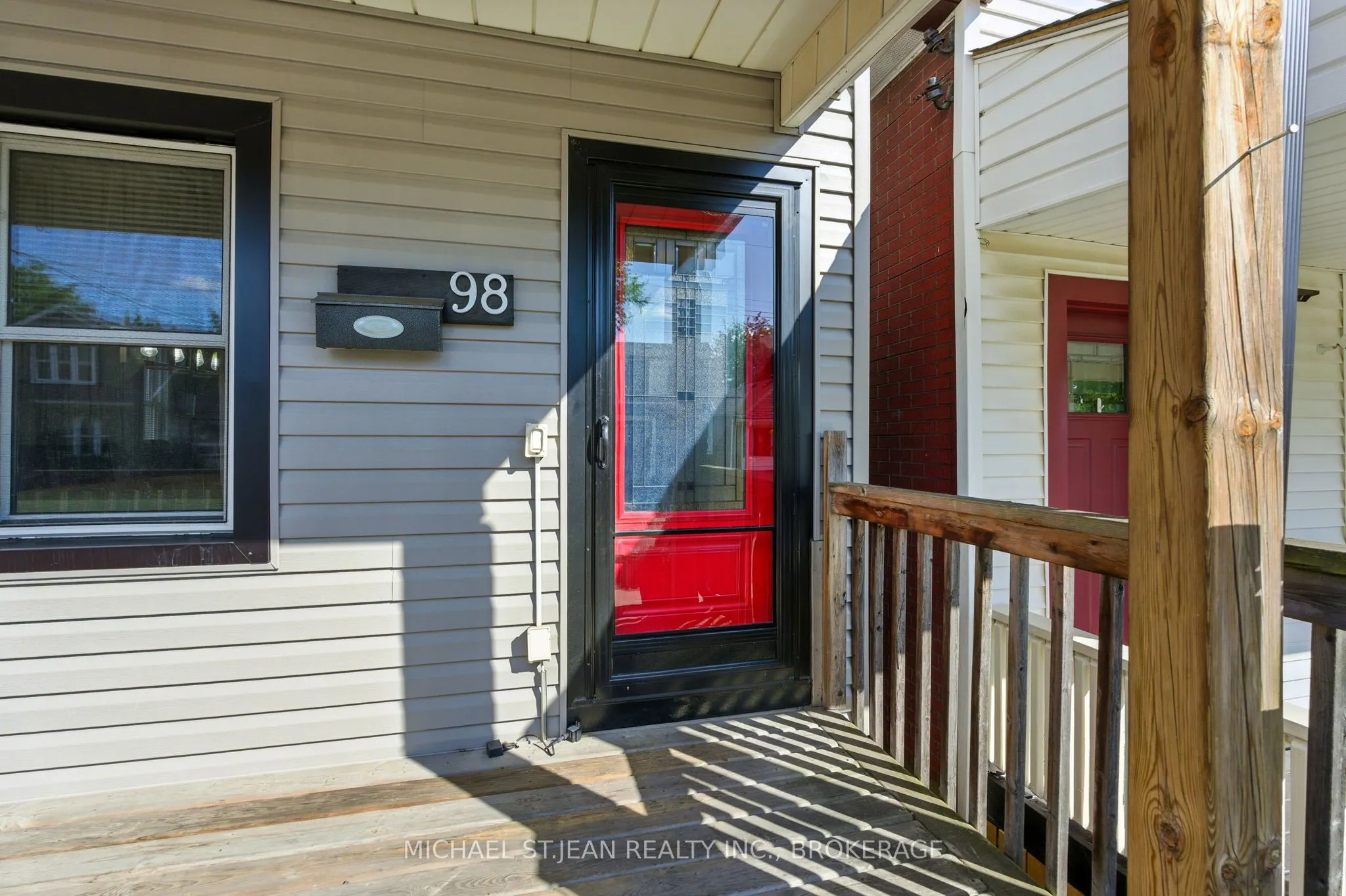 98 Tuxedo Avenue N