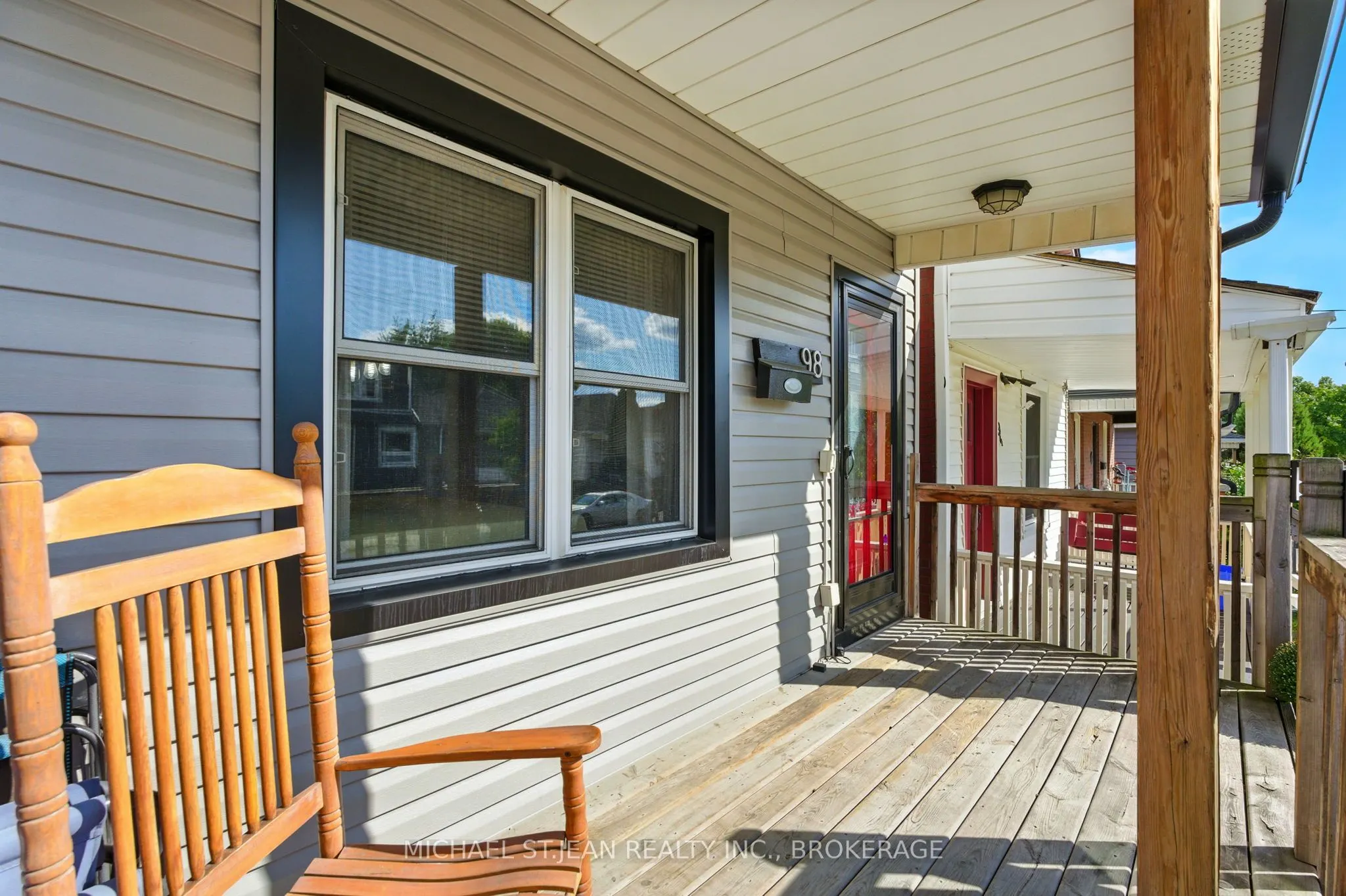 98 Tuxedo Avenue N