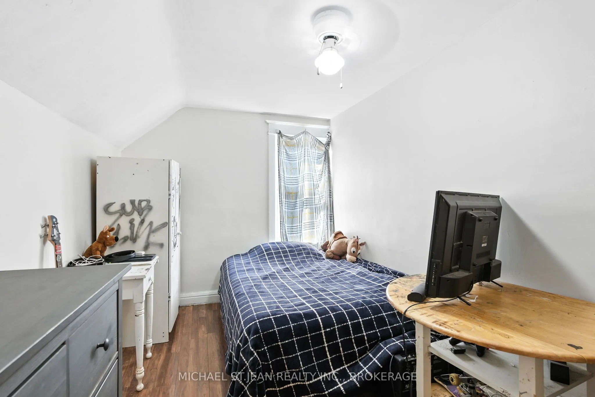 98 Tuxedo Avenue N