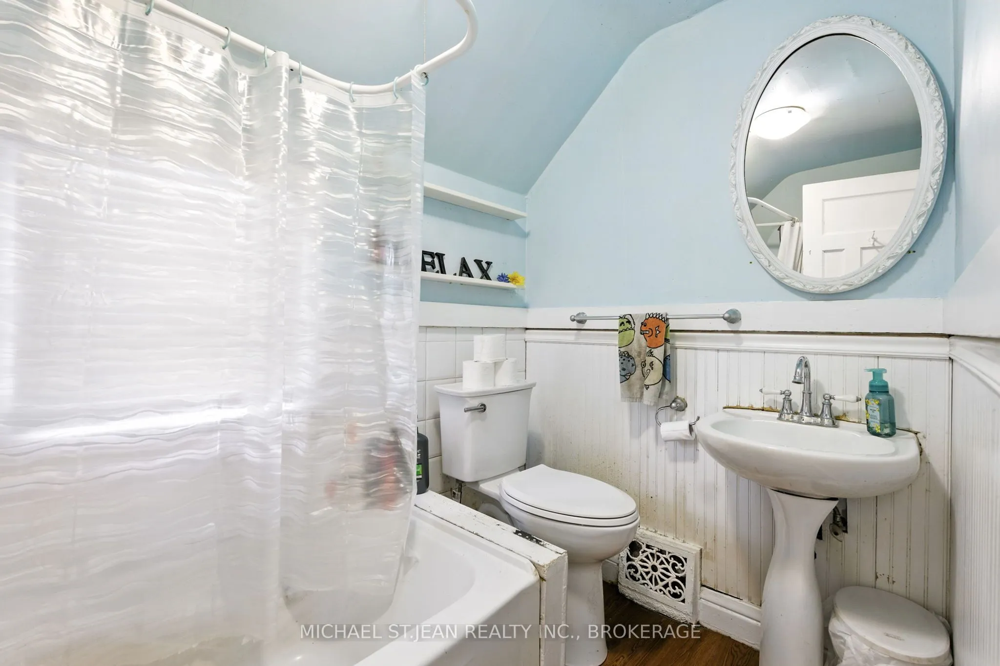 98 Tuxedo Avenue N