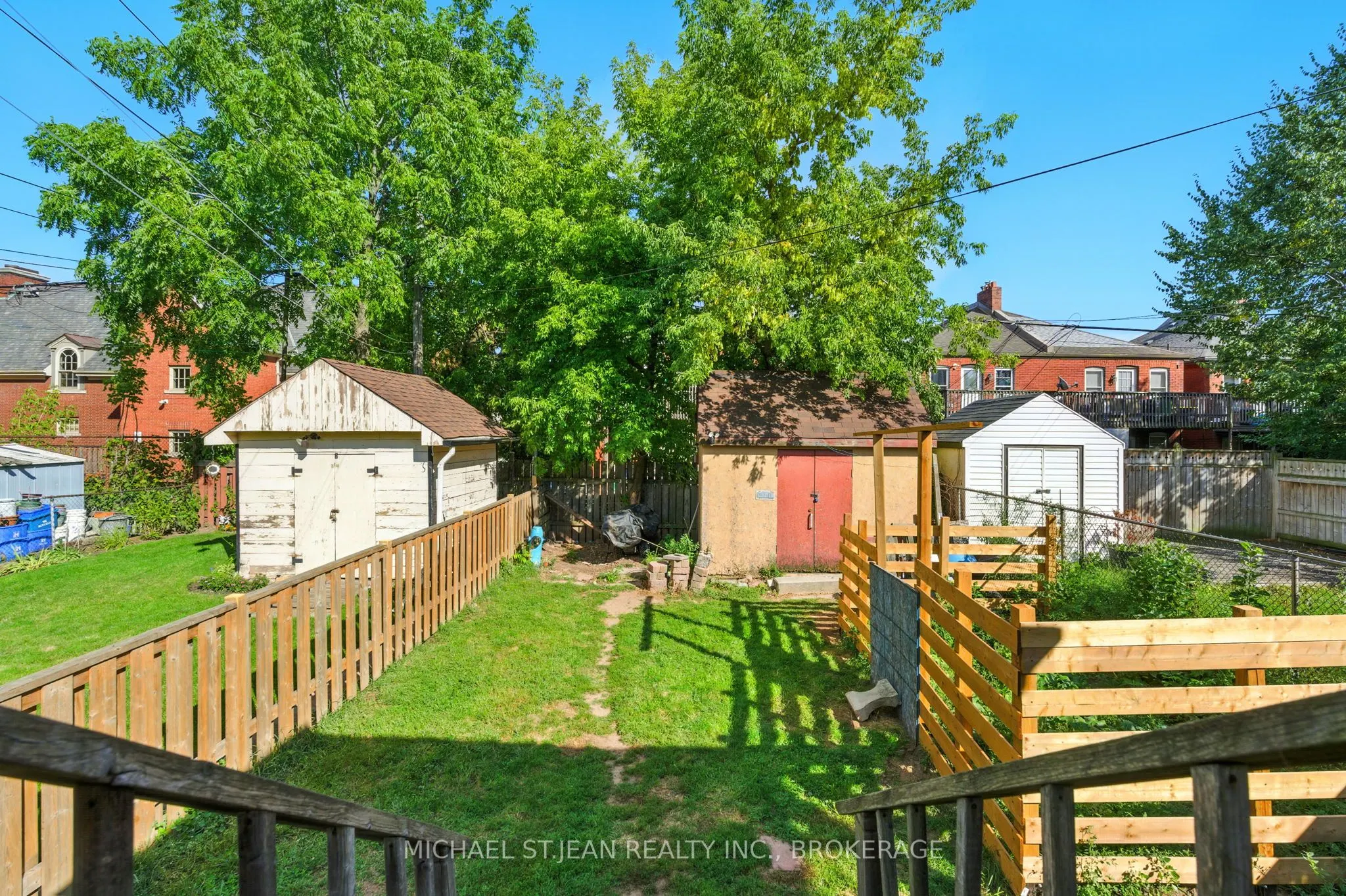 98 Tuxedo Avenue N