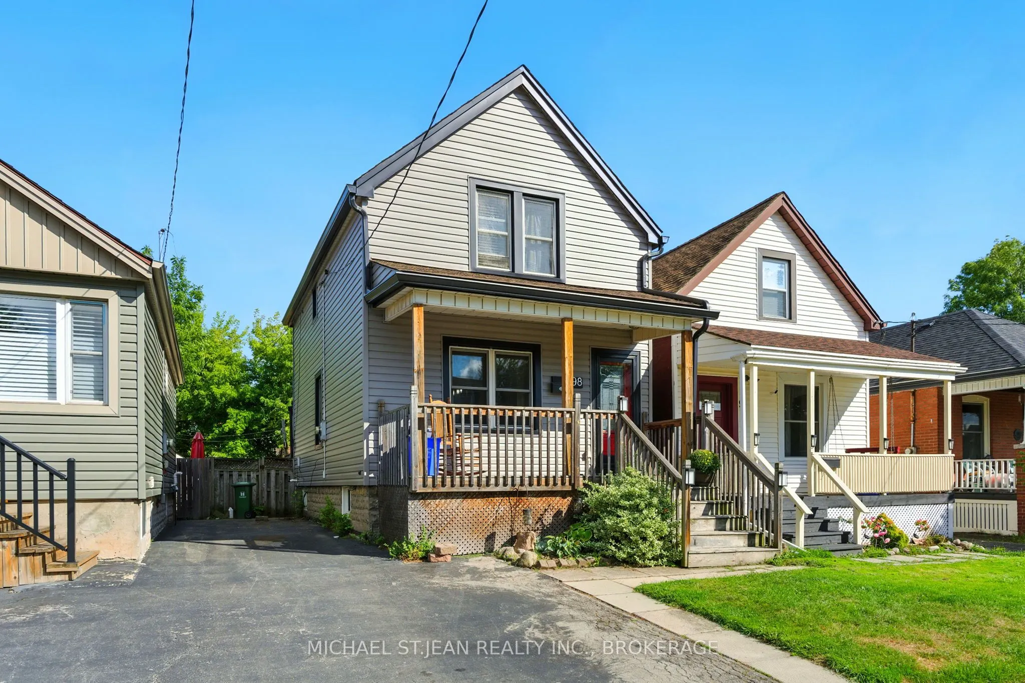 98 Tuxedo Avenue N