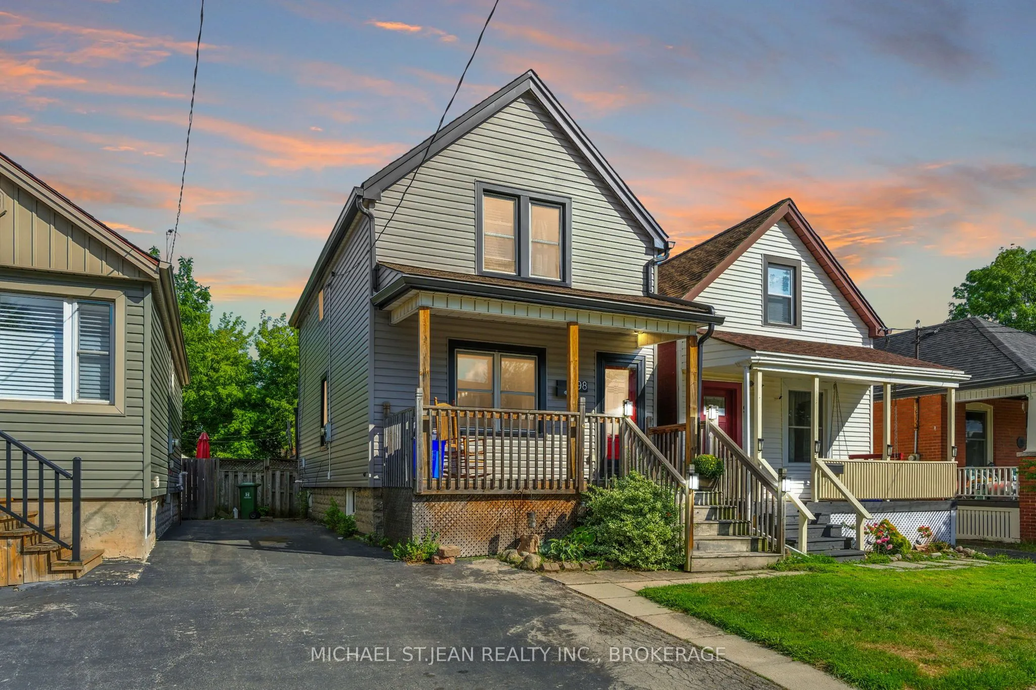 98 Tuxedo Avenue N
