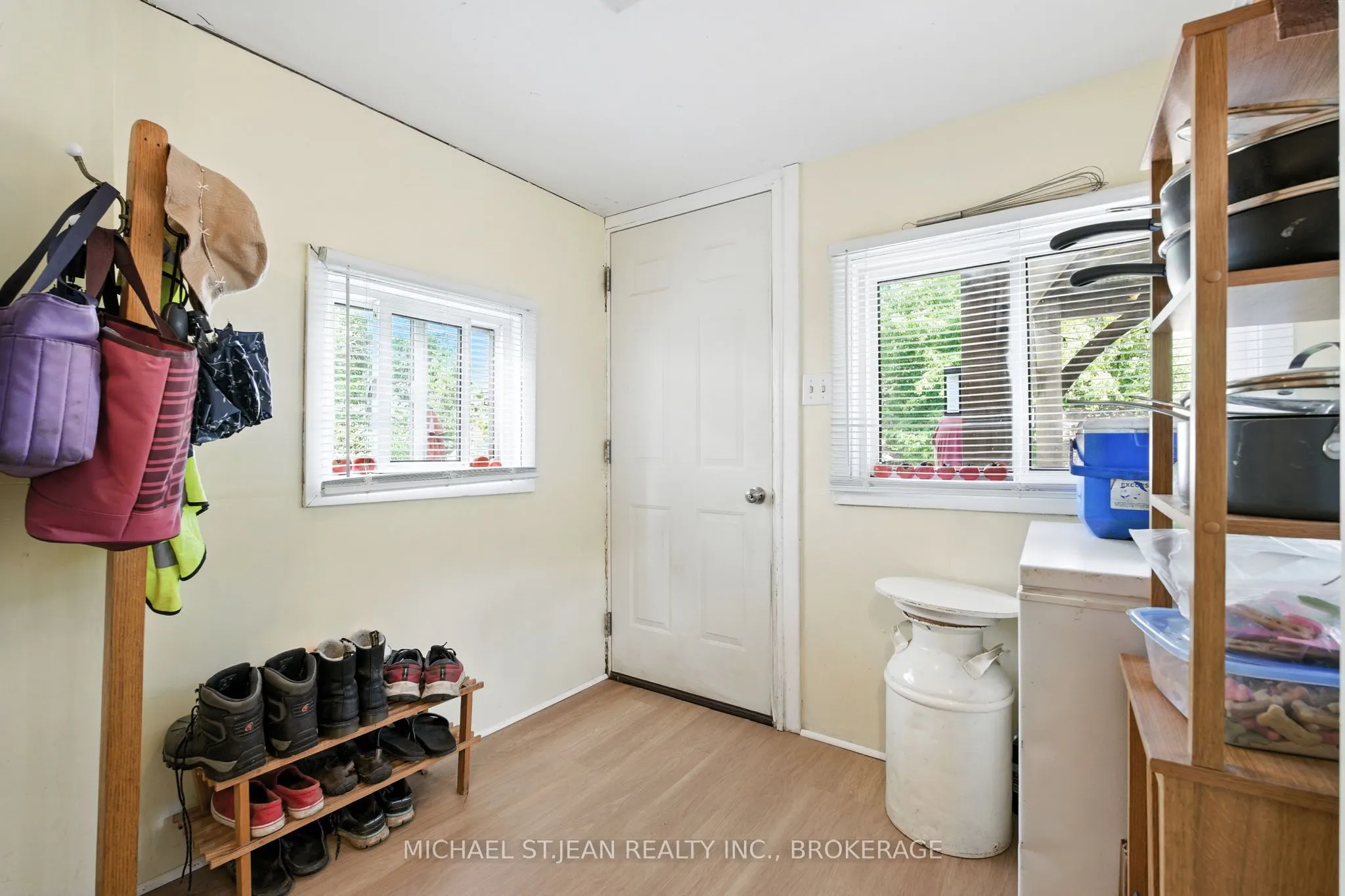 98 Tuxedo Avenue N
