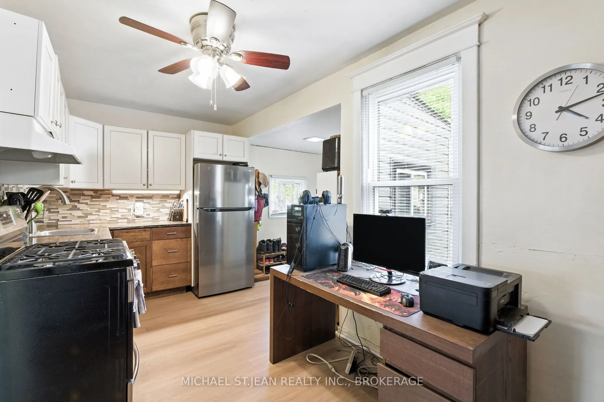 98 Tuxedo Avenue N