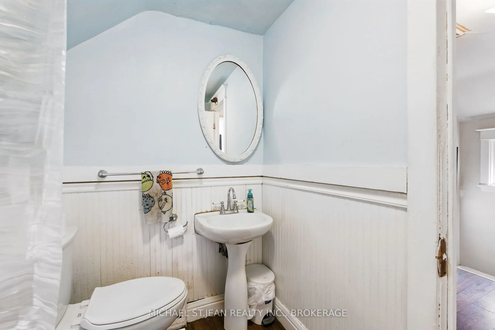 98 Tuxedo Avenue N