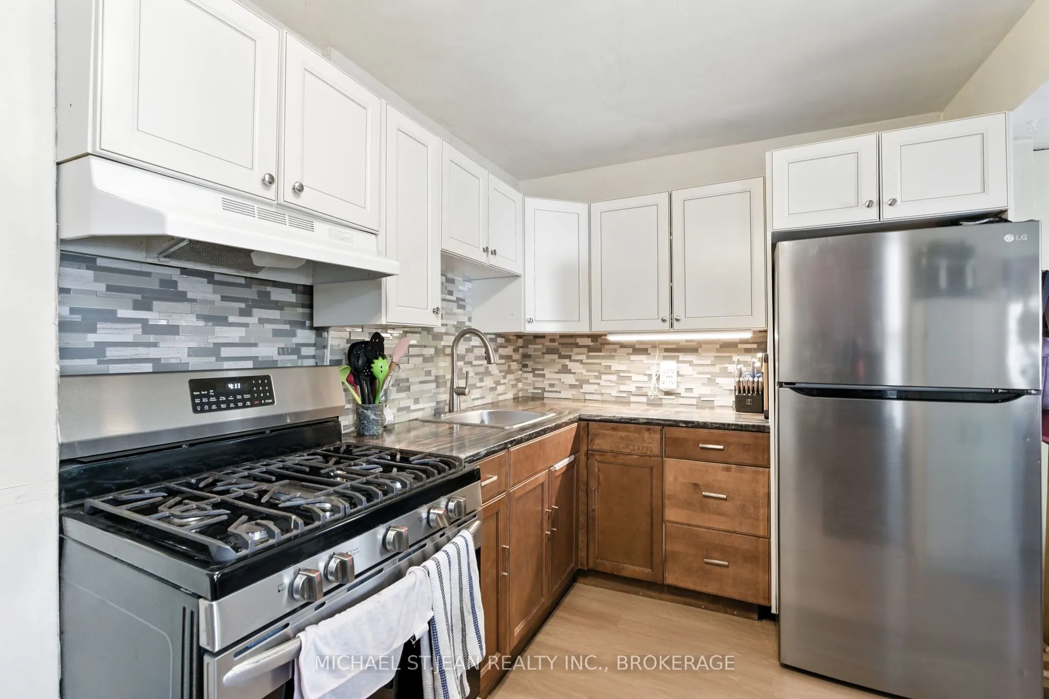 98 Tuxedo Avenue N