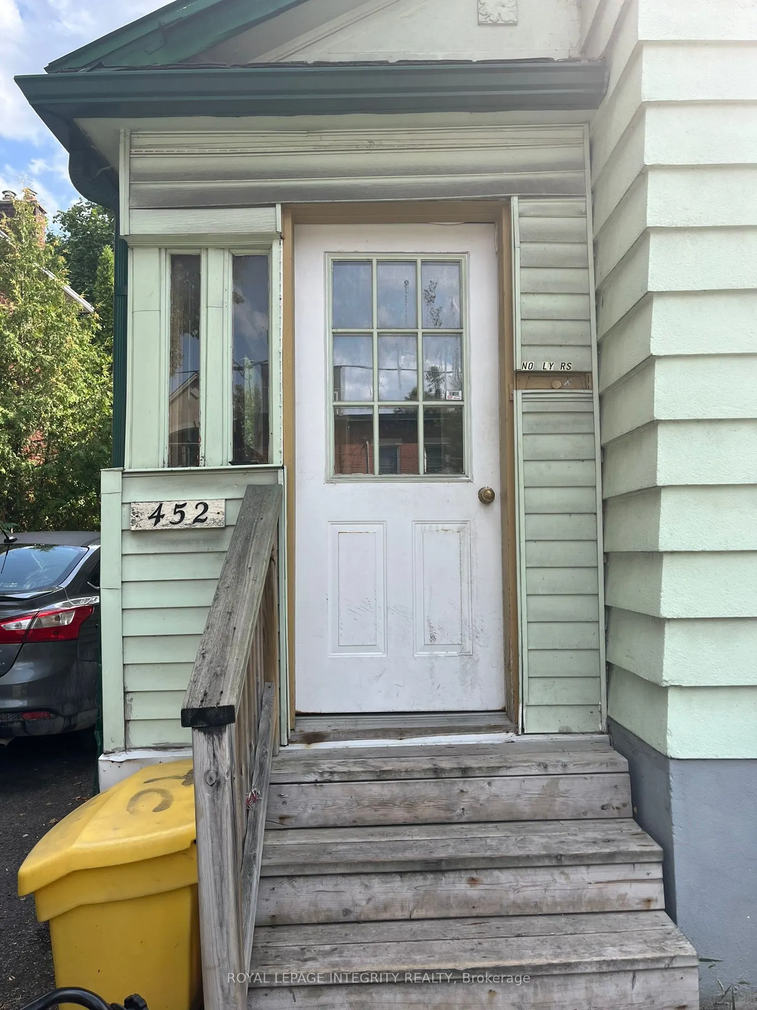 452-454 Sunnyside Avenue