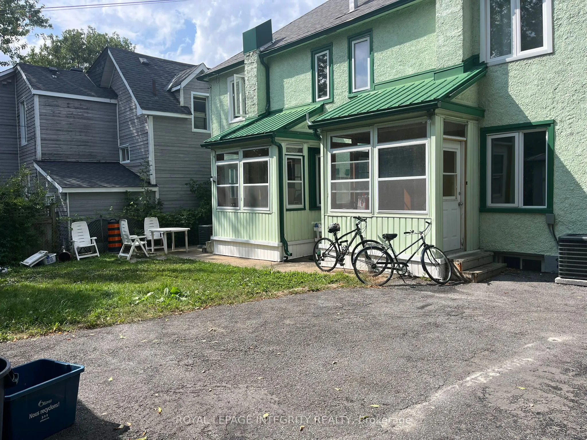 452-454 Sunnyside Avenue