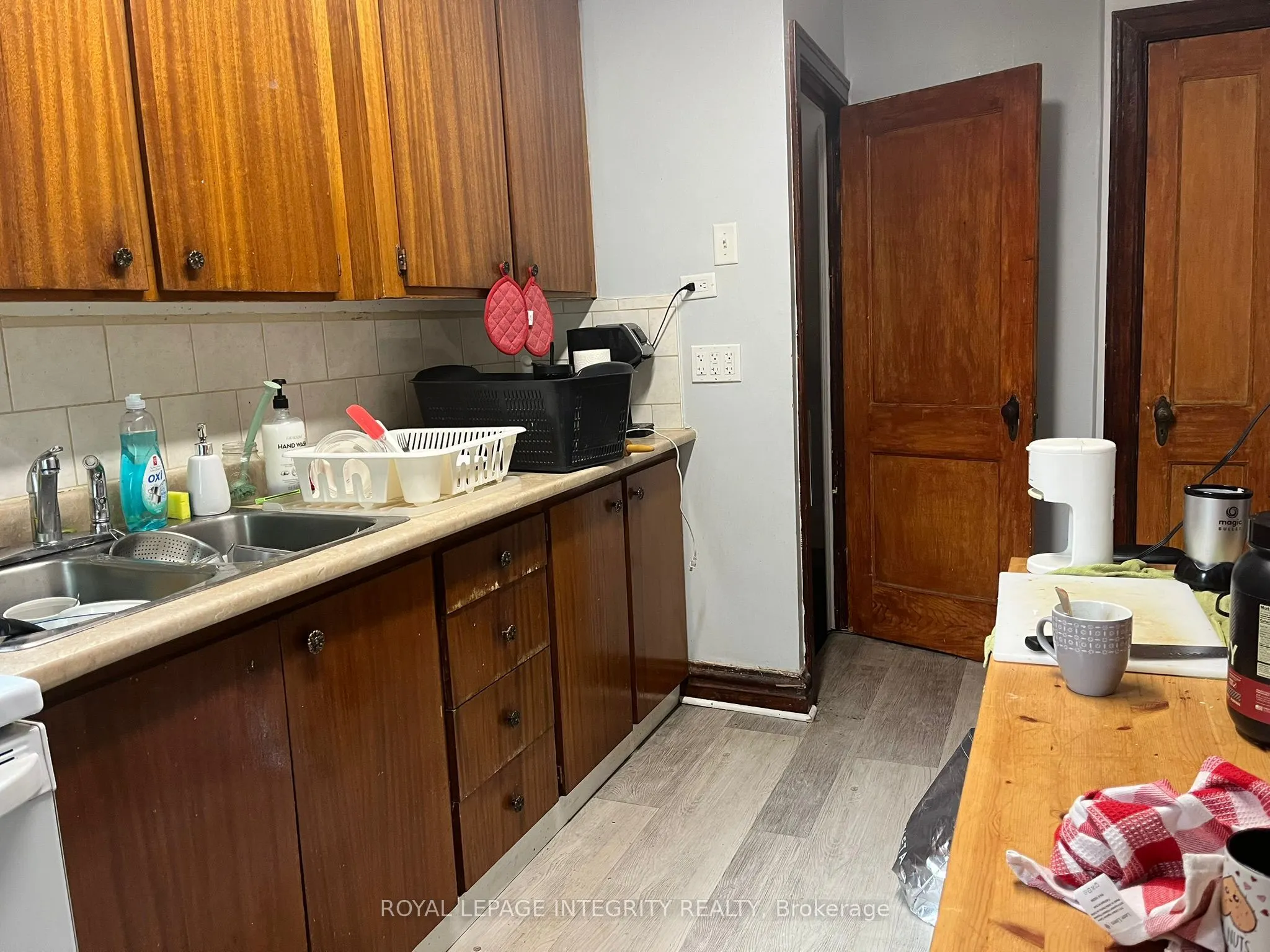452-454 Sunnyside Avenue