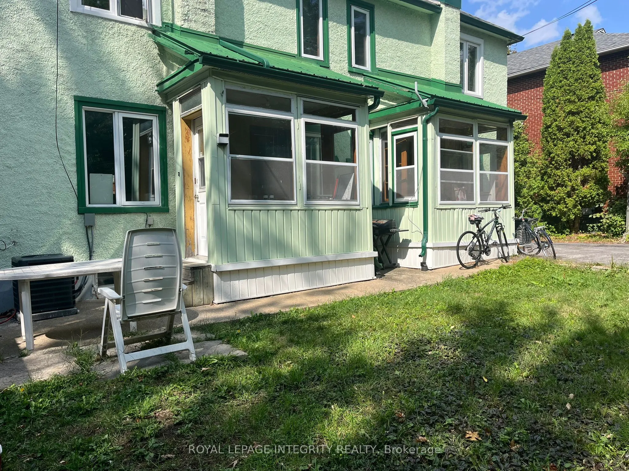 452-454 Sunnyside Avenue