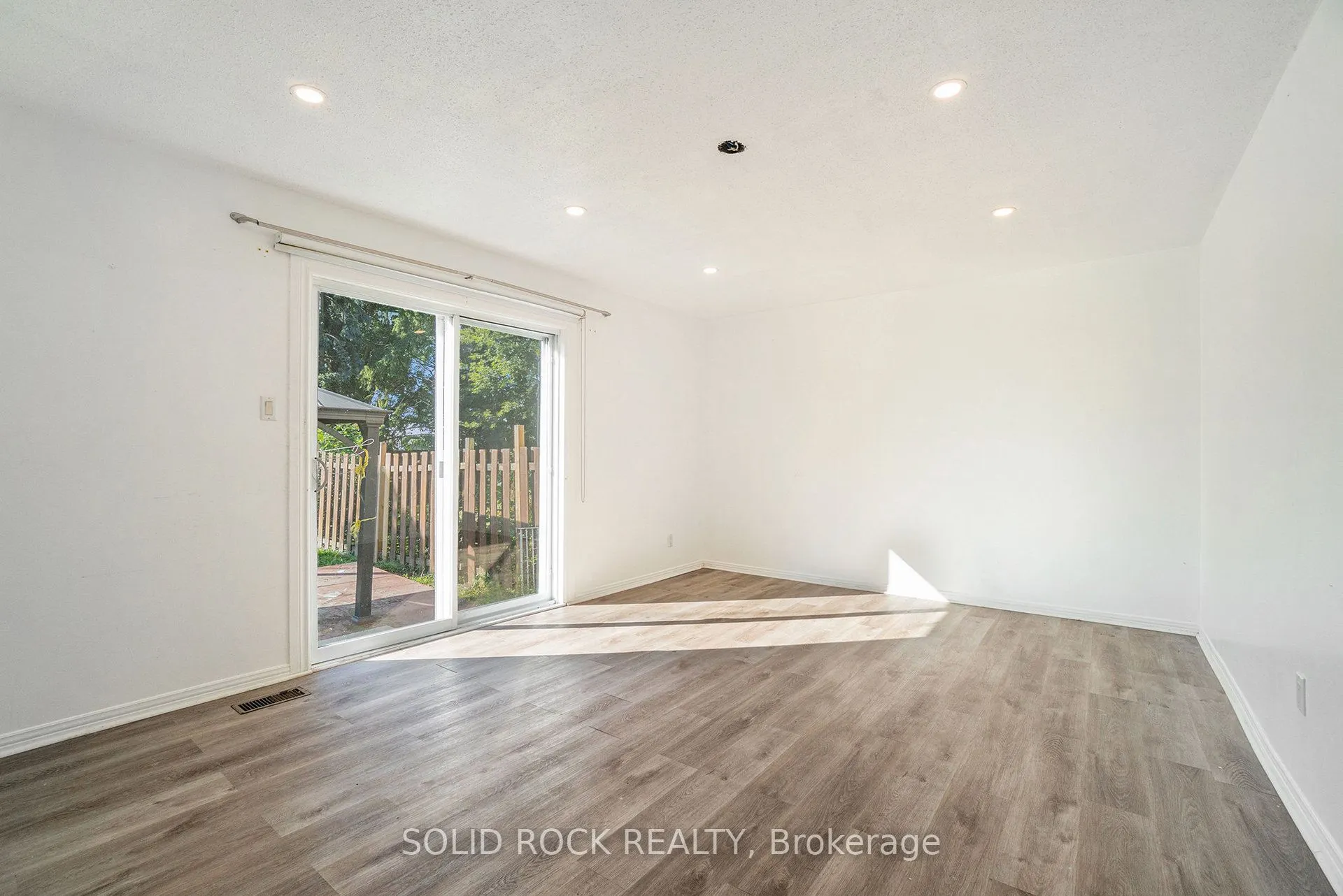 1432 Leigh Crescent