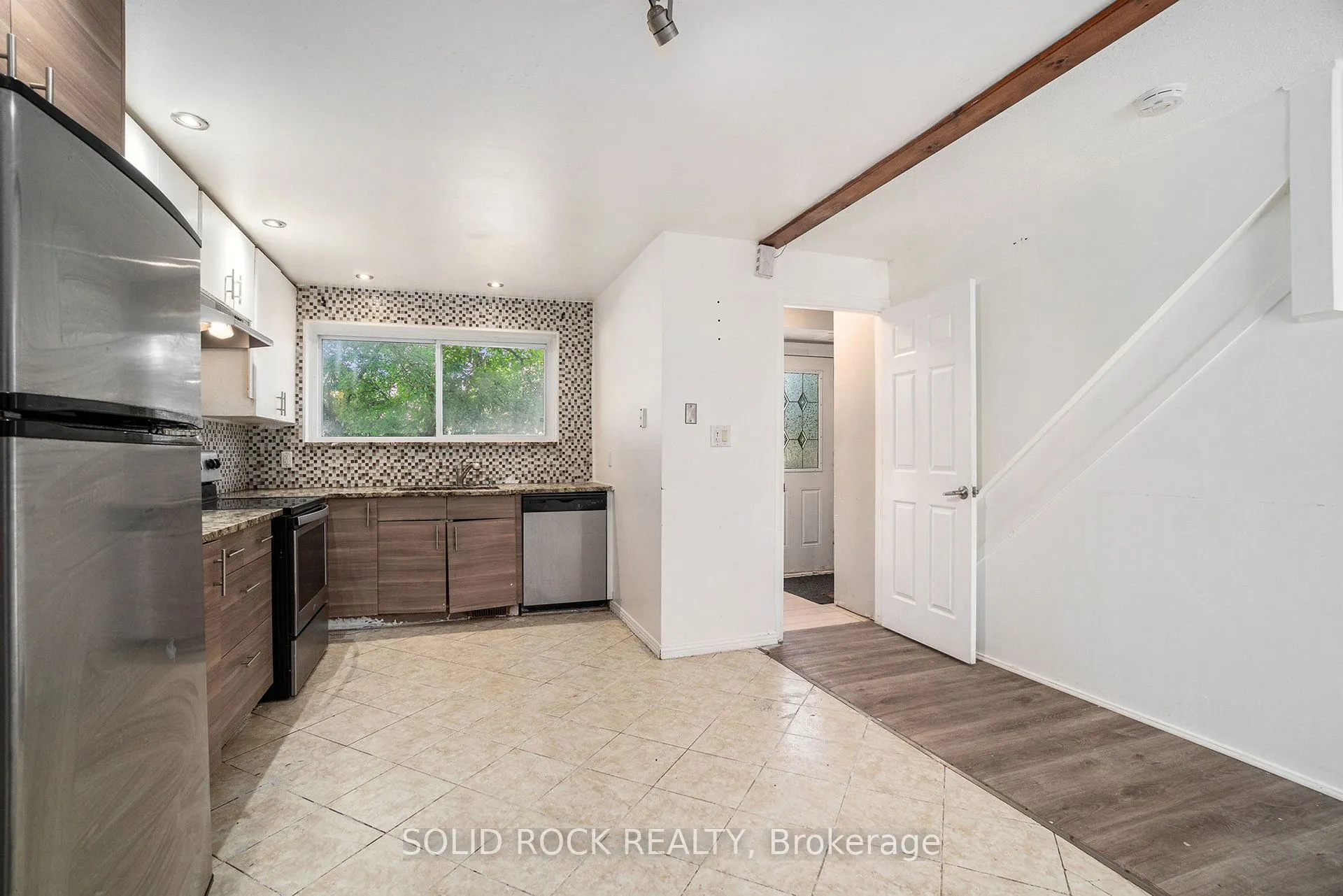 1432 Leigh Crescent