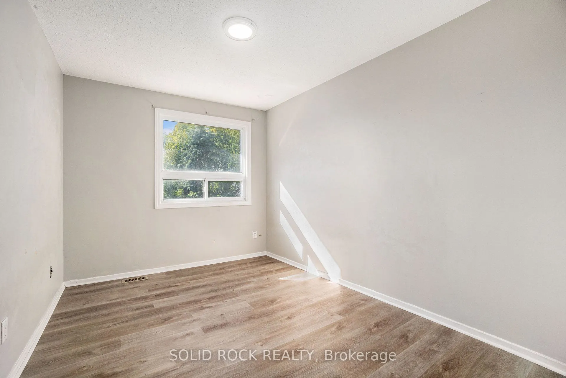 1432 Leigh Crescent