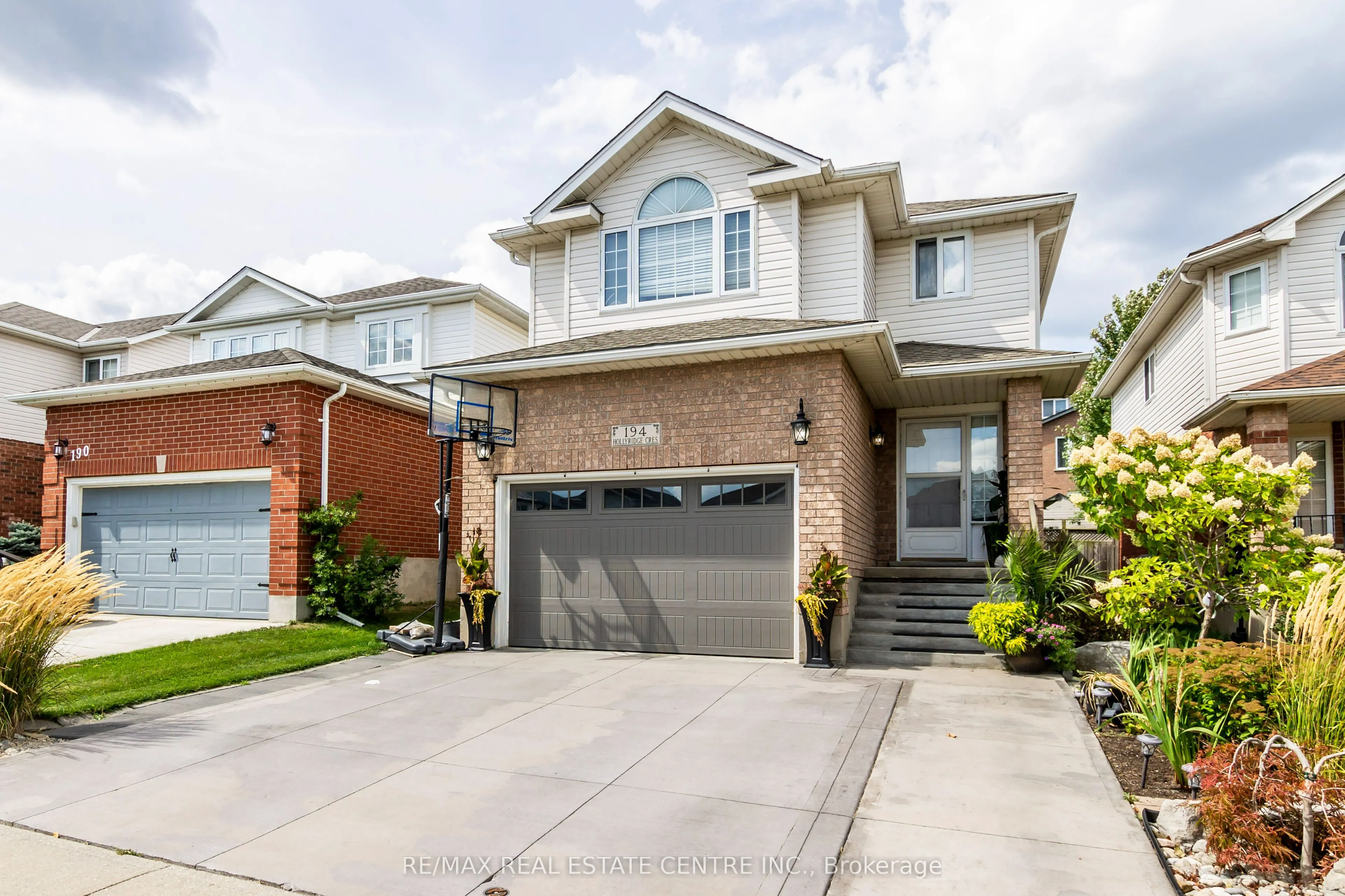 194 Hollyridge Crescent