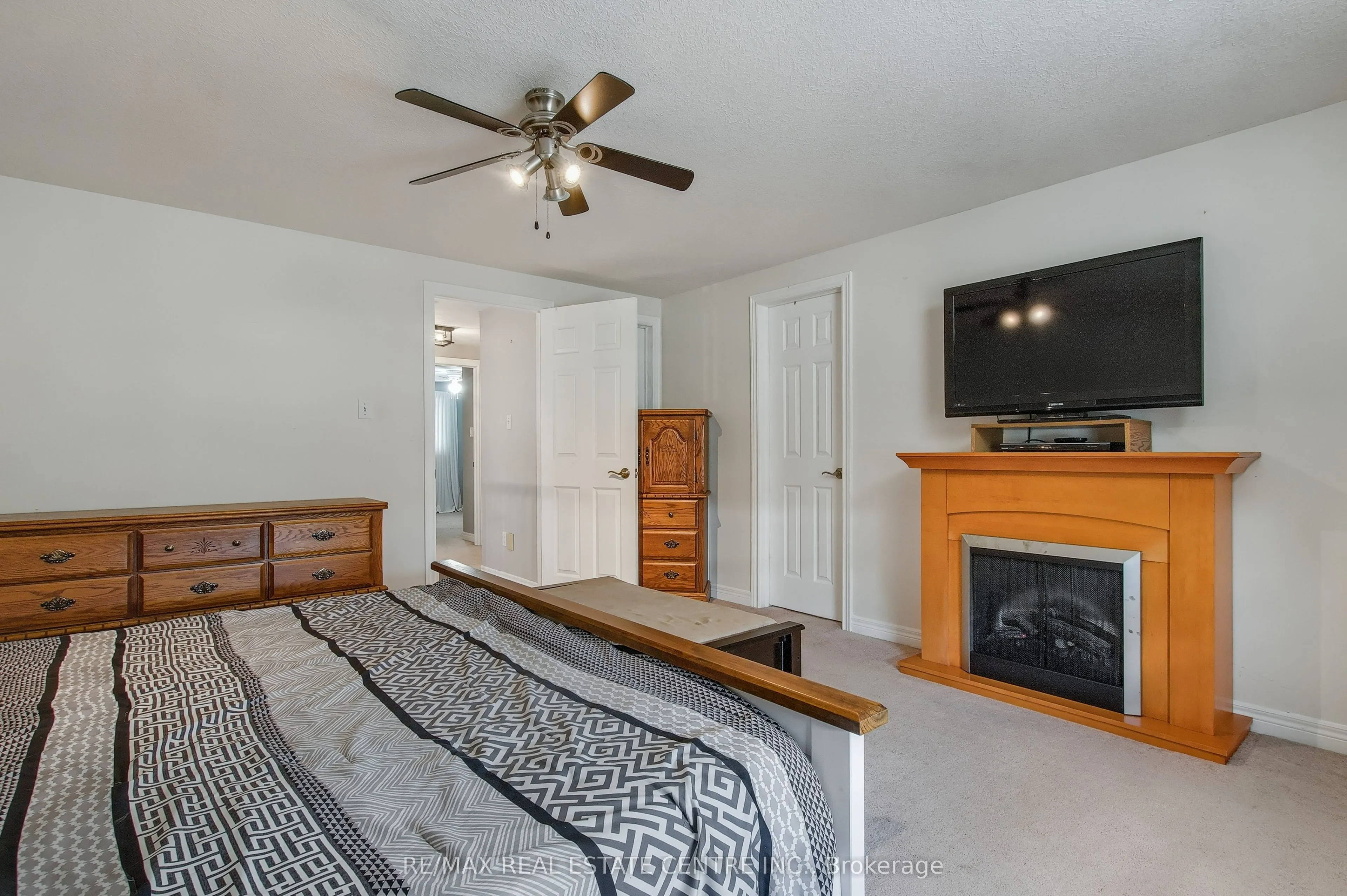 194 Hollyridge Crescent