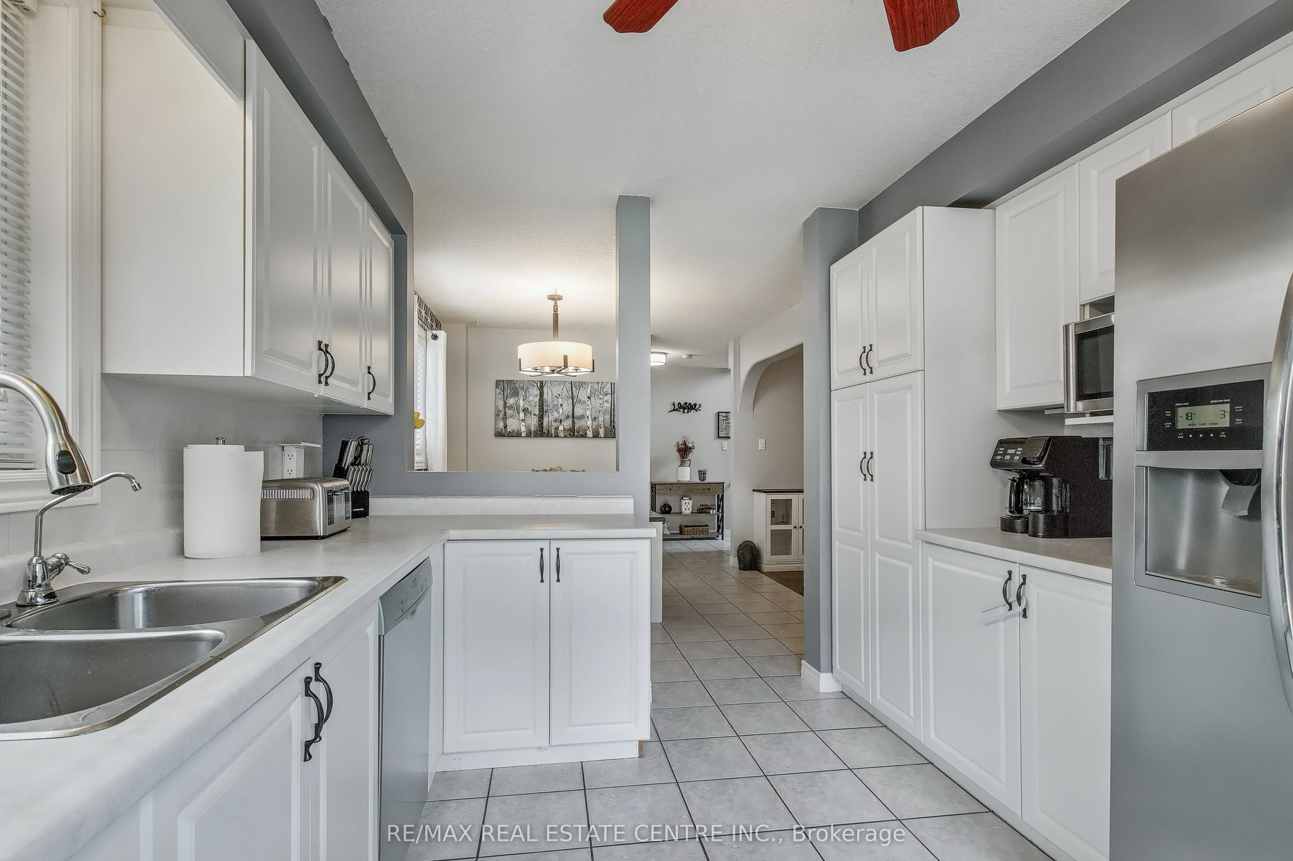 194 Hollyridge Crescent