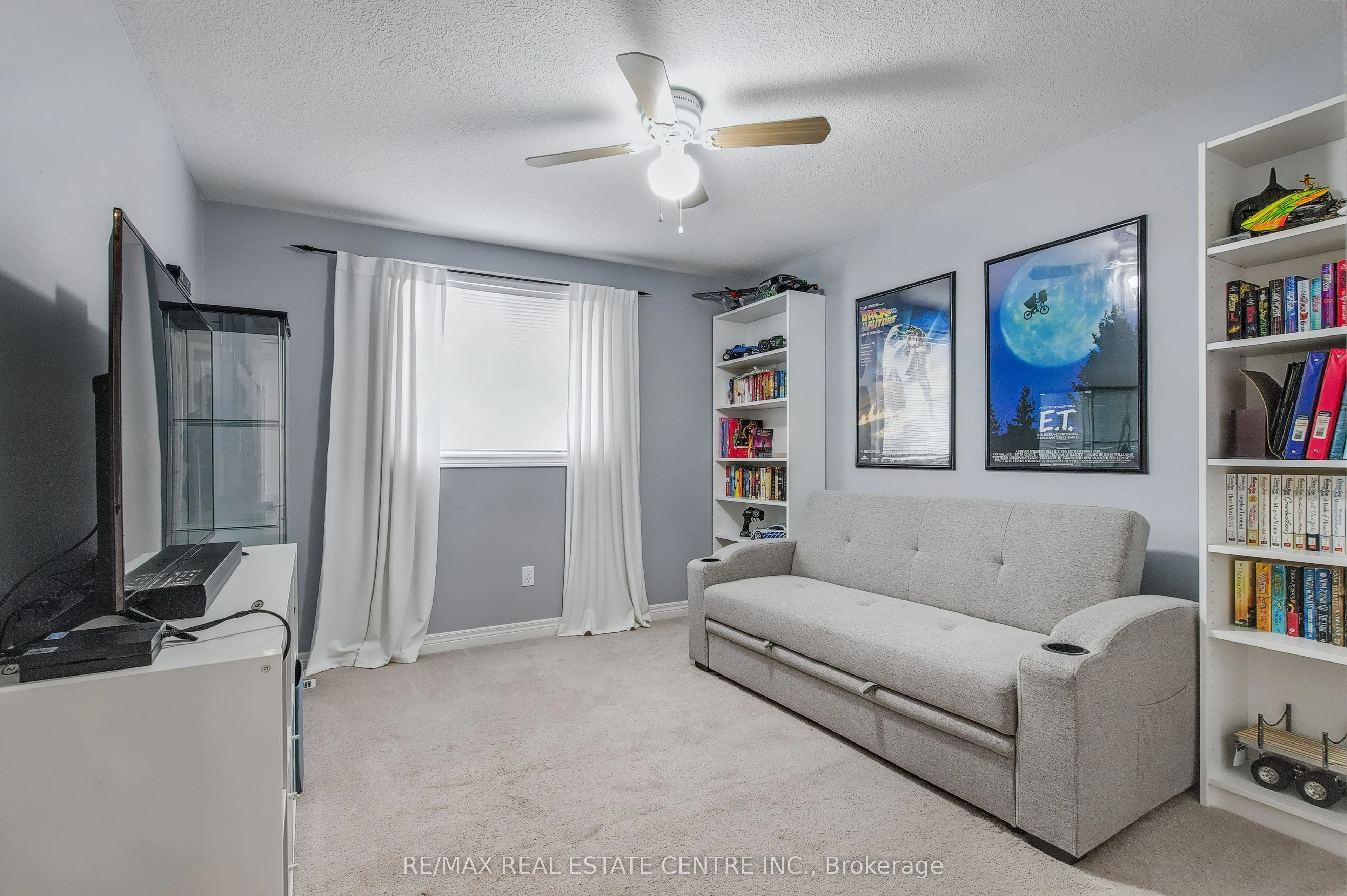 194 Hollyridge Crescent