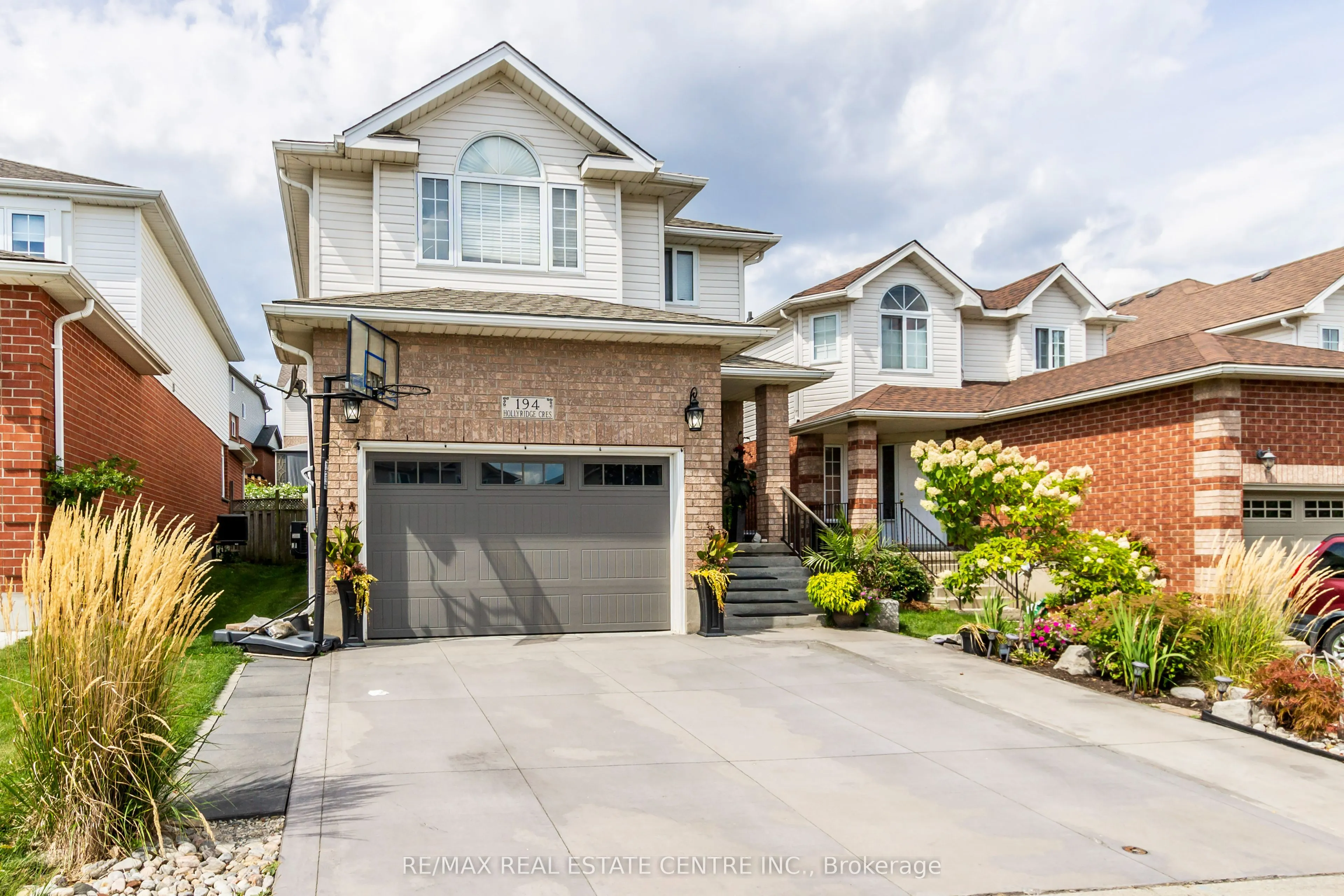 194 Hollyridge Crescent