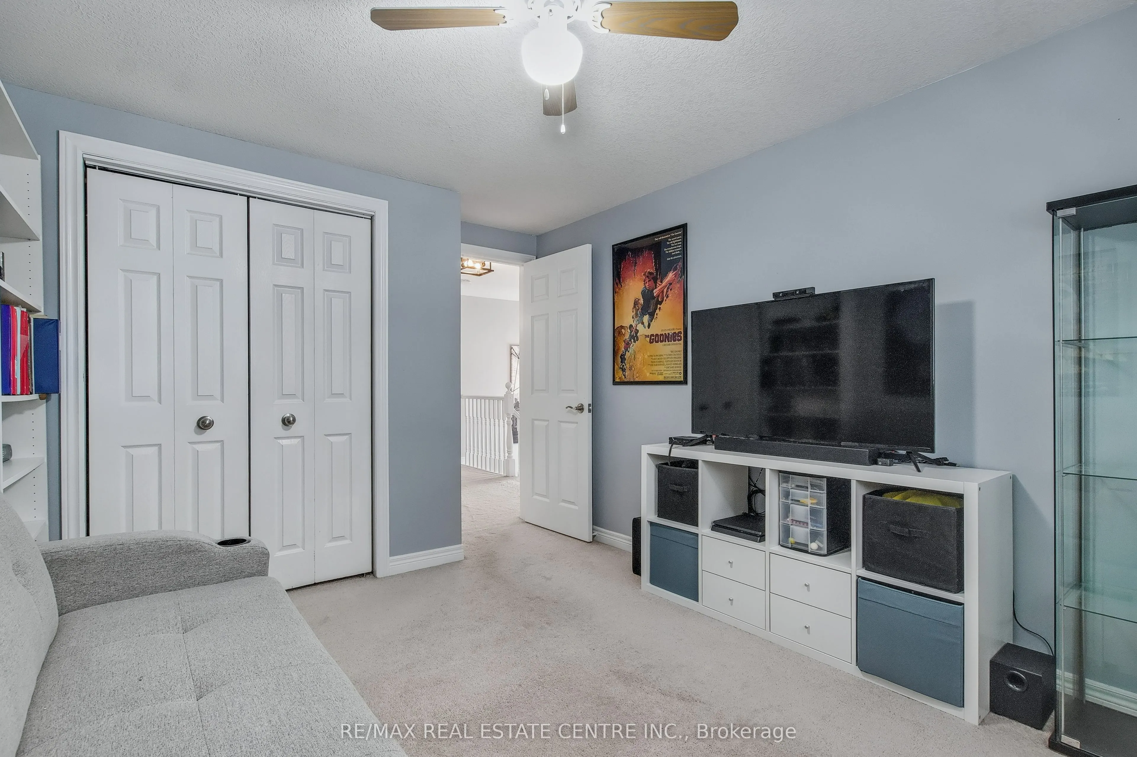 194 Hollyridge Crescent