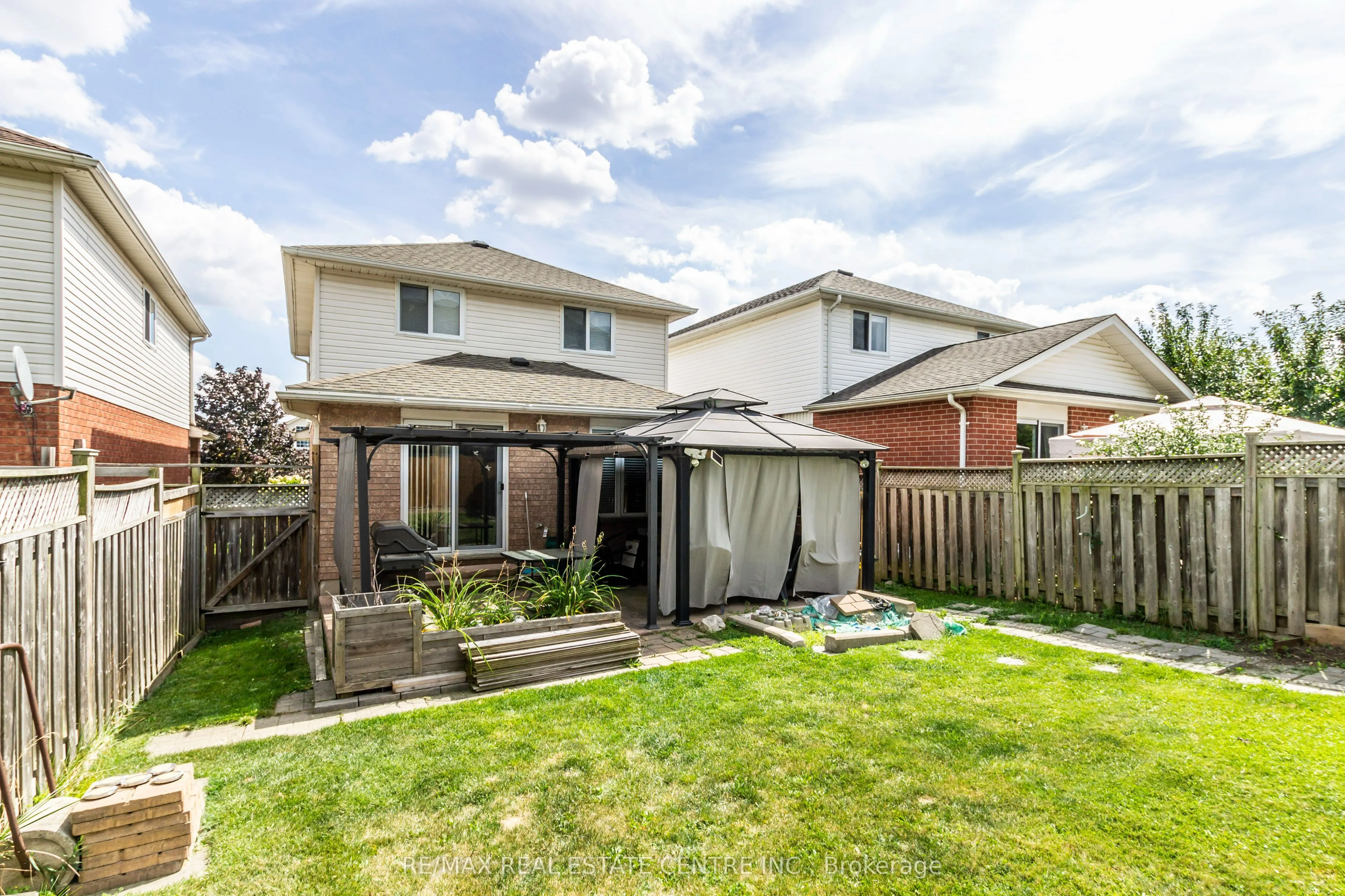 194 Hollyridge Crescent