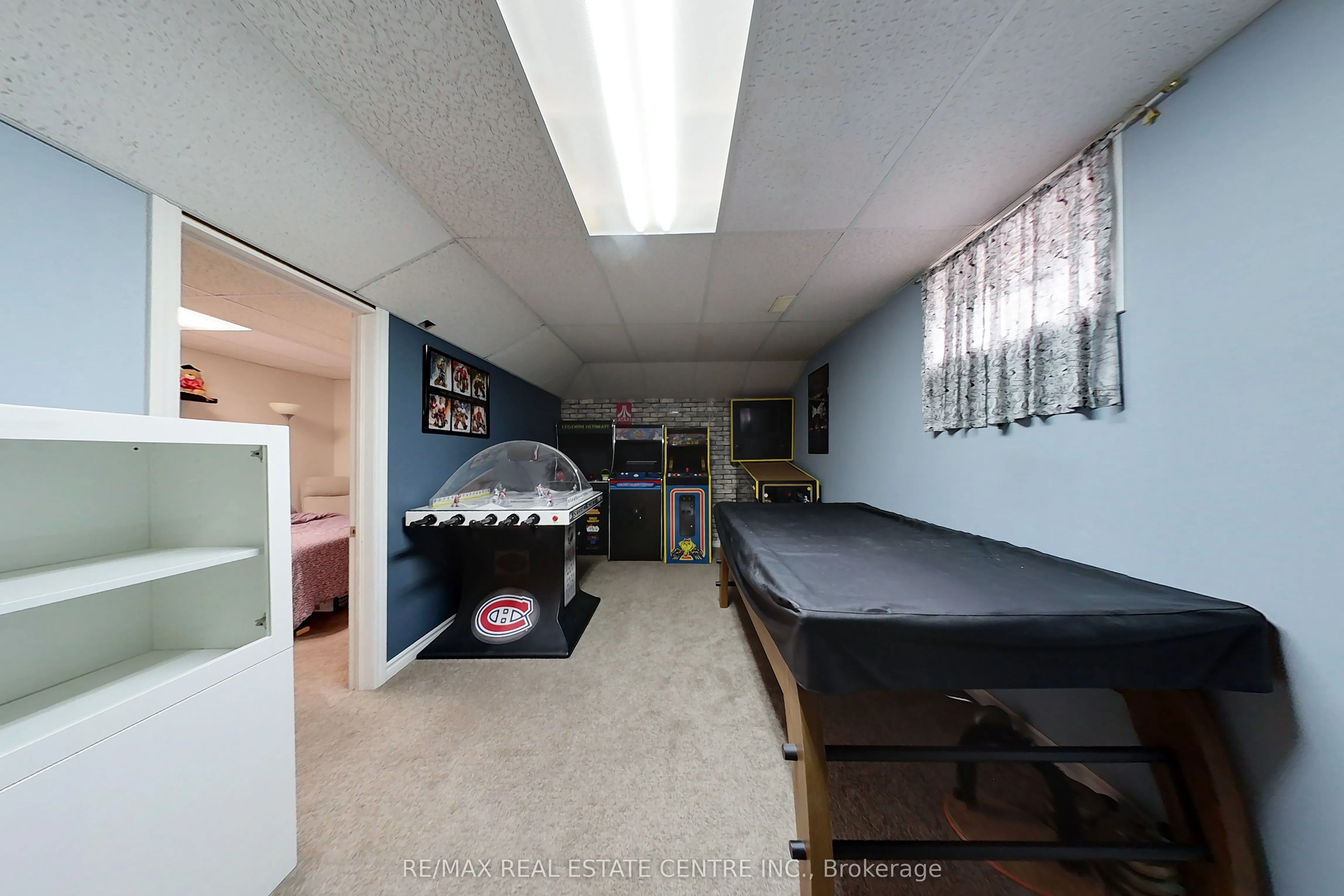 194 Hollyridge Crescent
