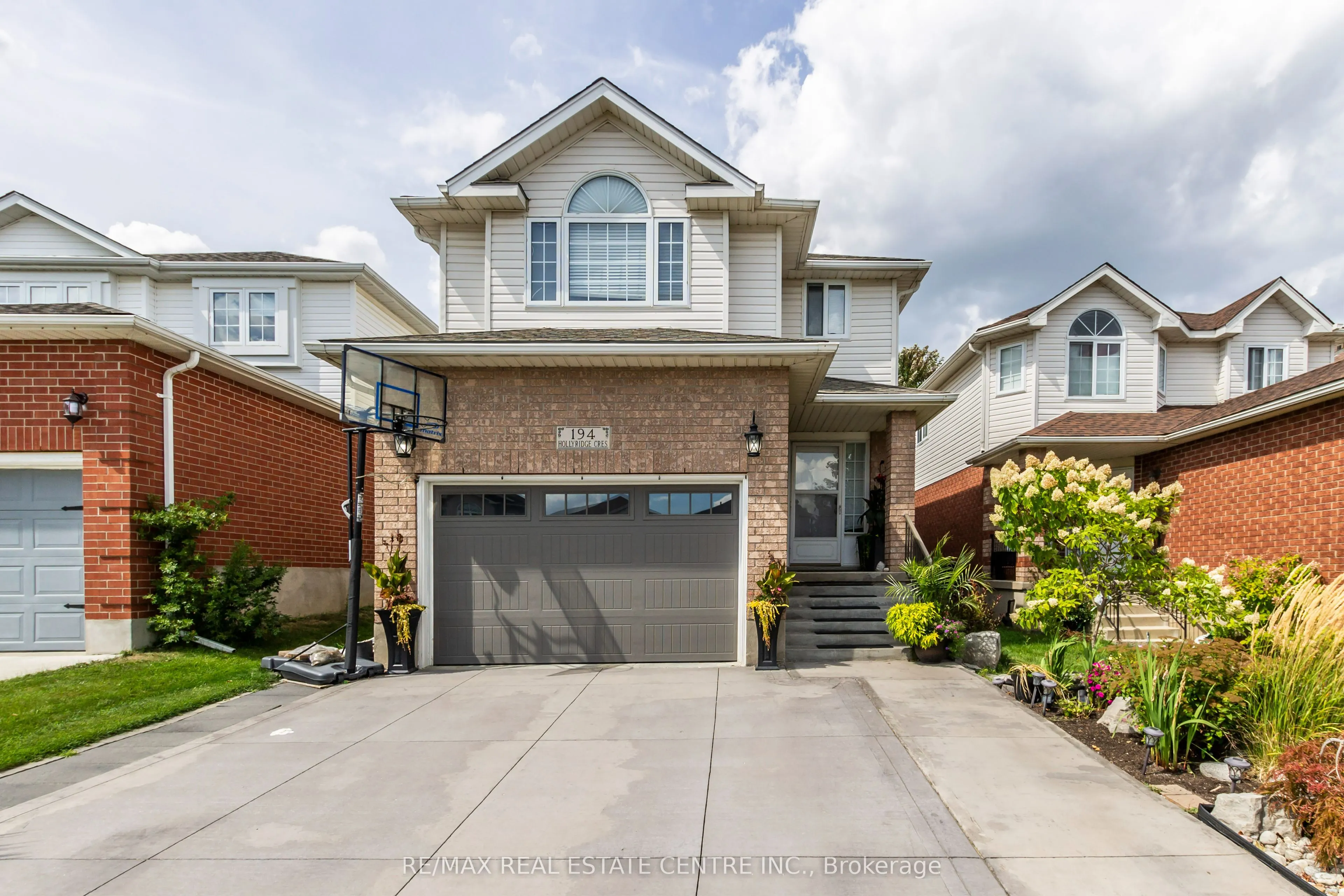 194 Hollyridge Crescent