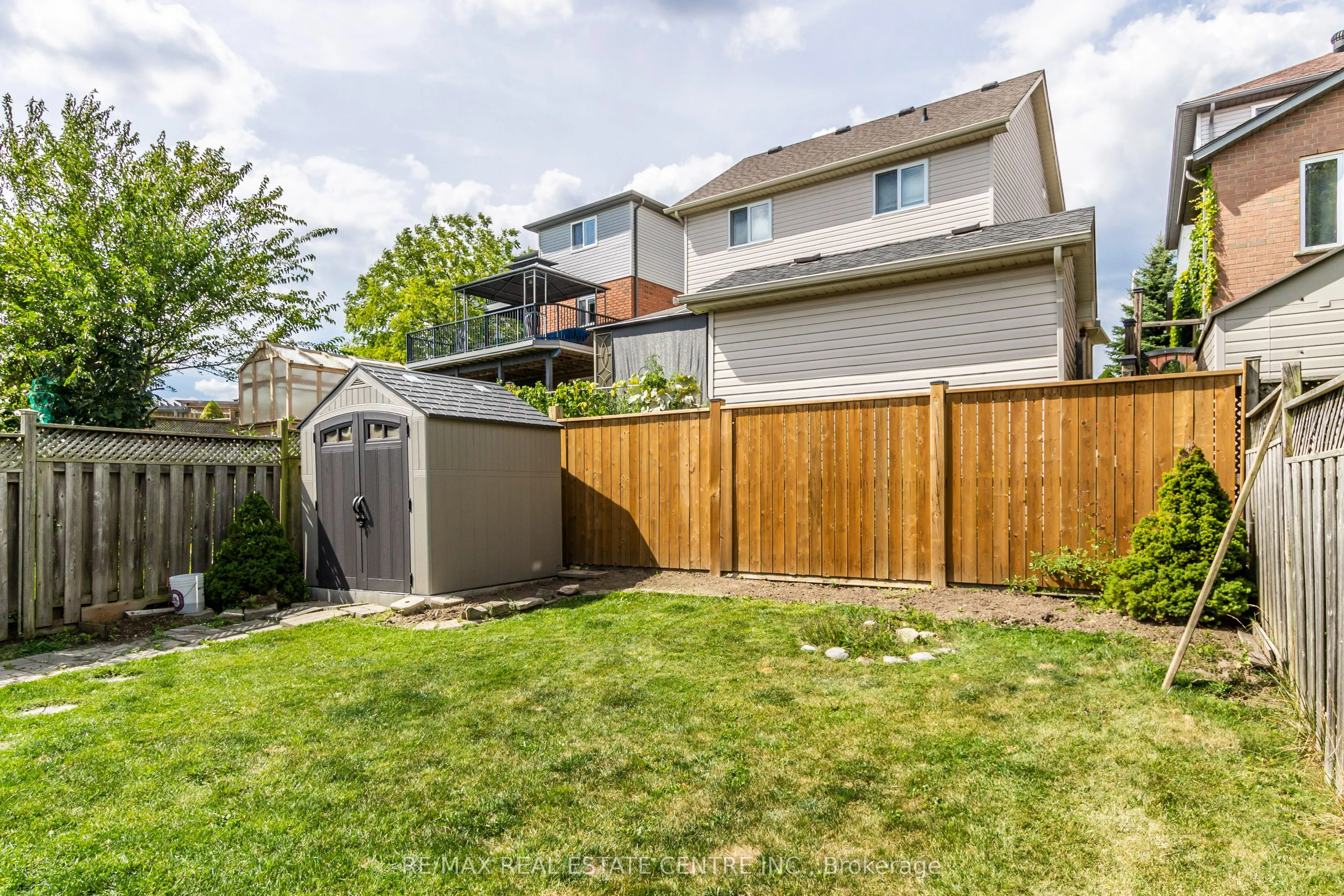 194 Hollyridge Crescent