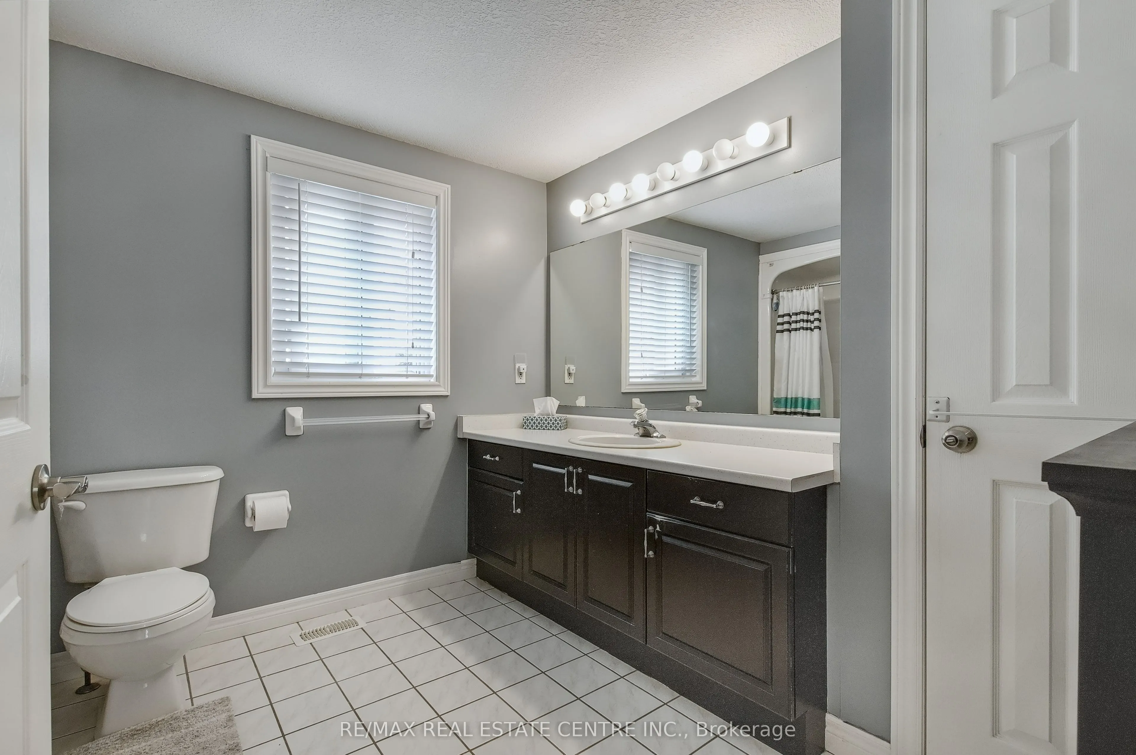 194 Hollyridge Crescent