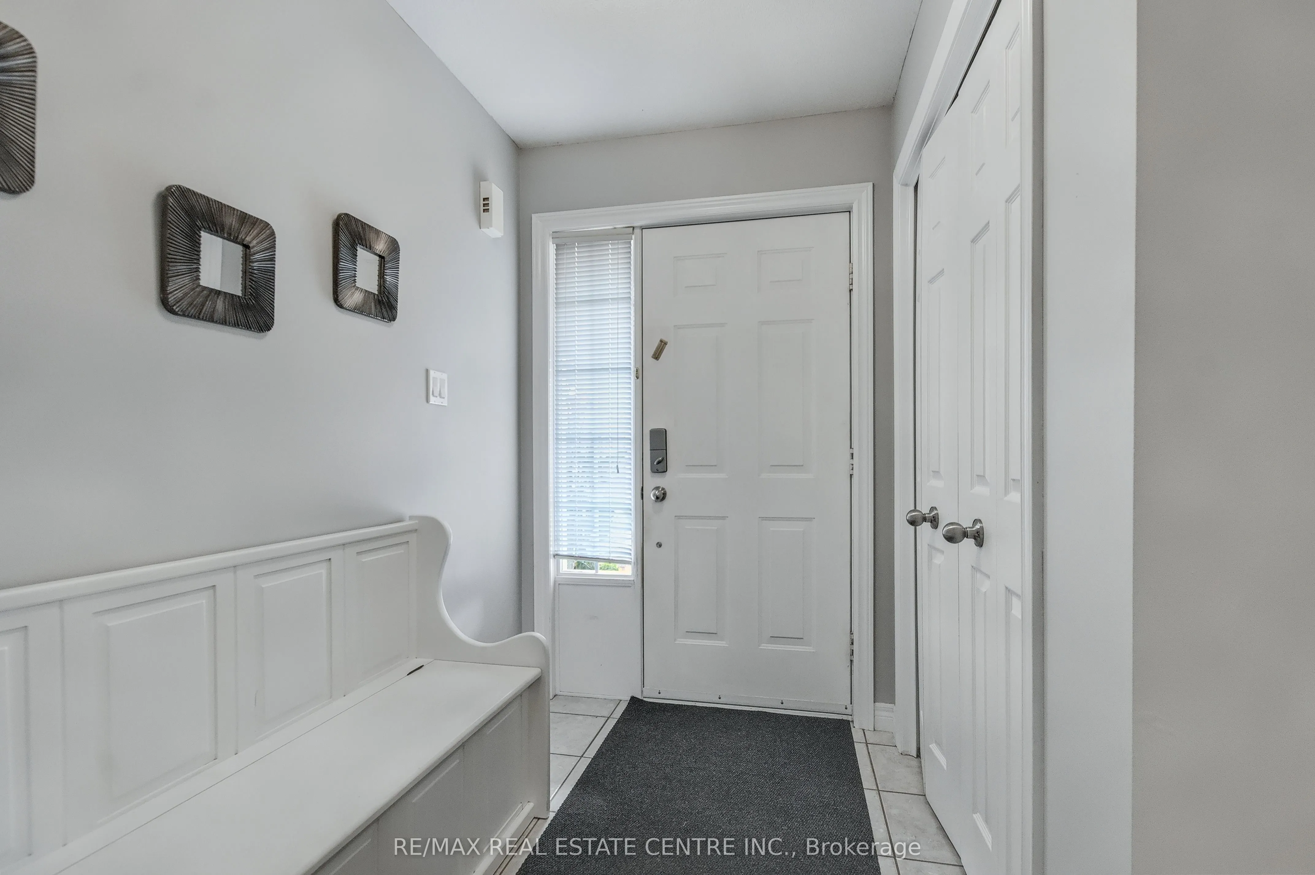 194 Hollyridge Crescent