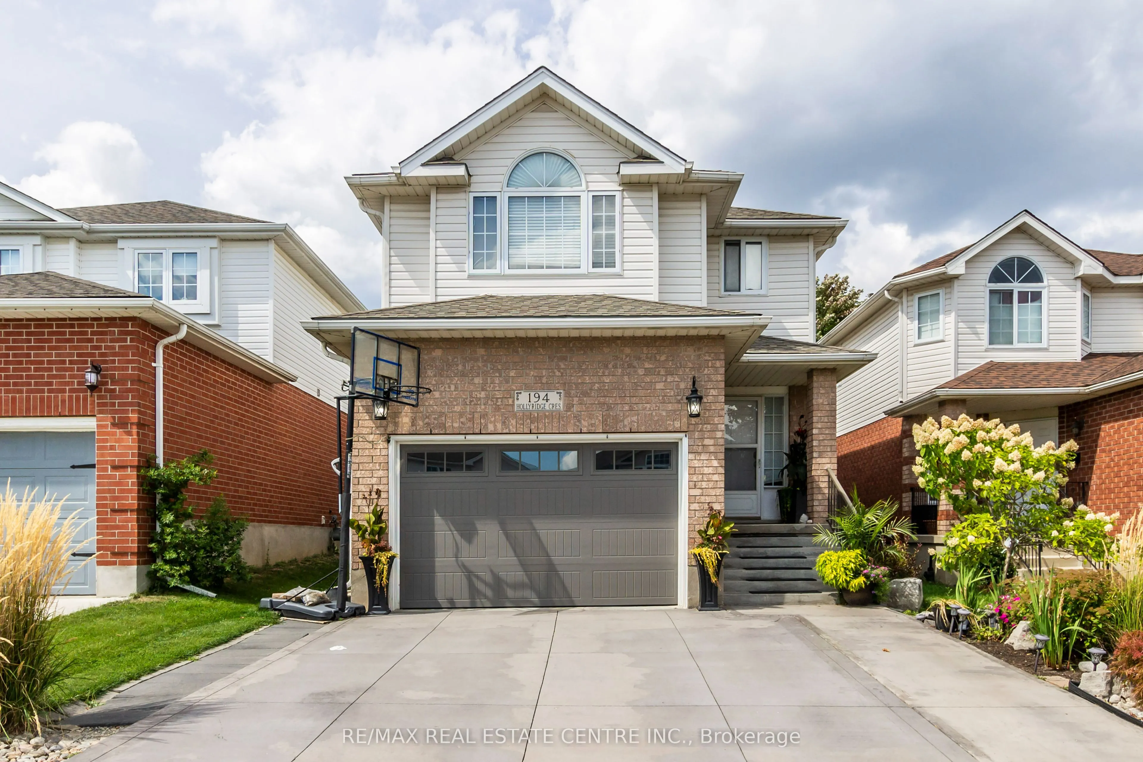 194 Hollyridge Crescent