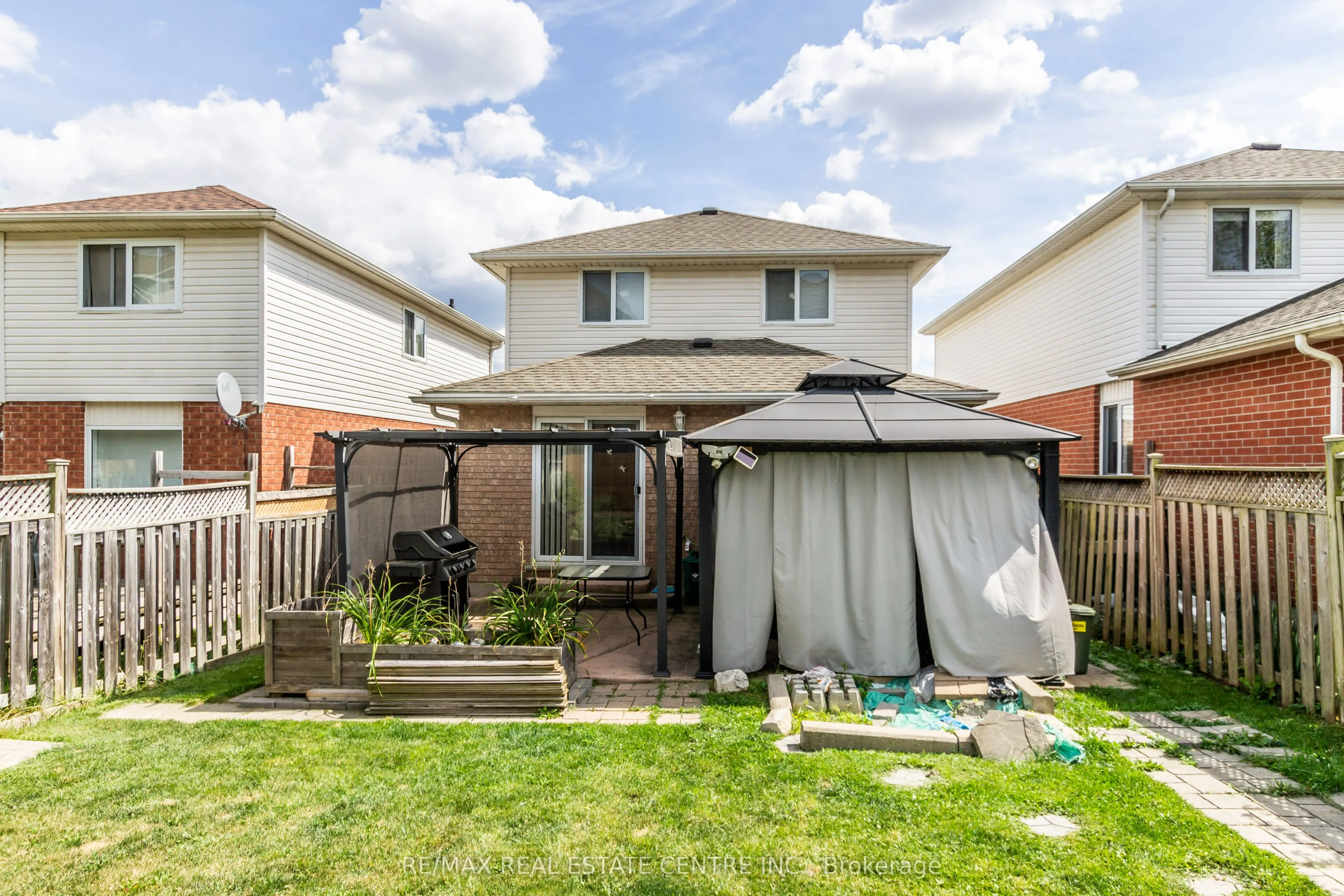 194 Hollyridge Crescent
