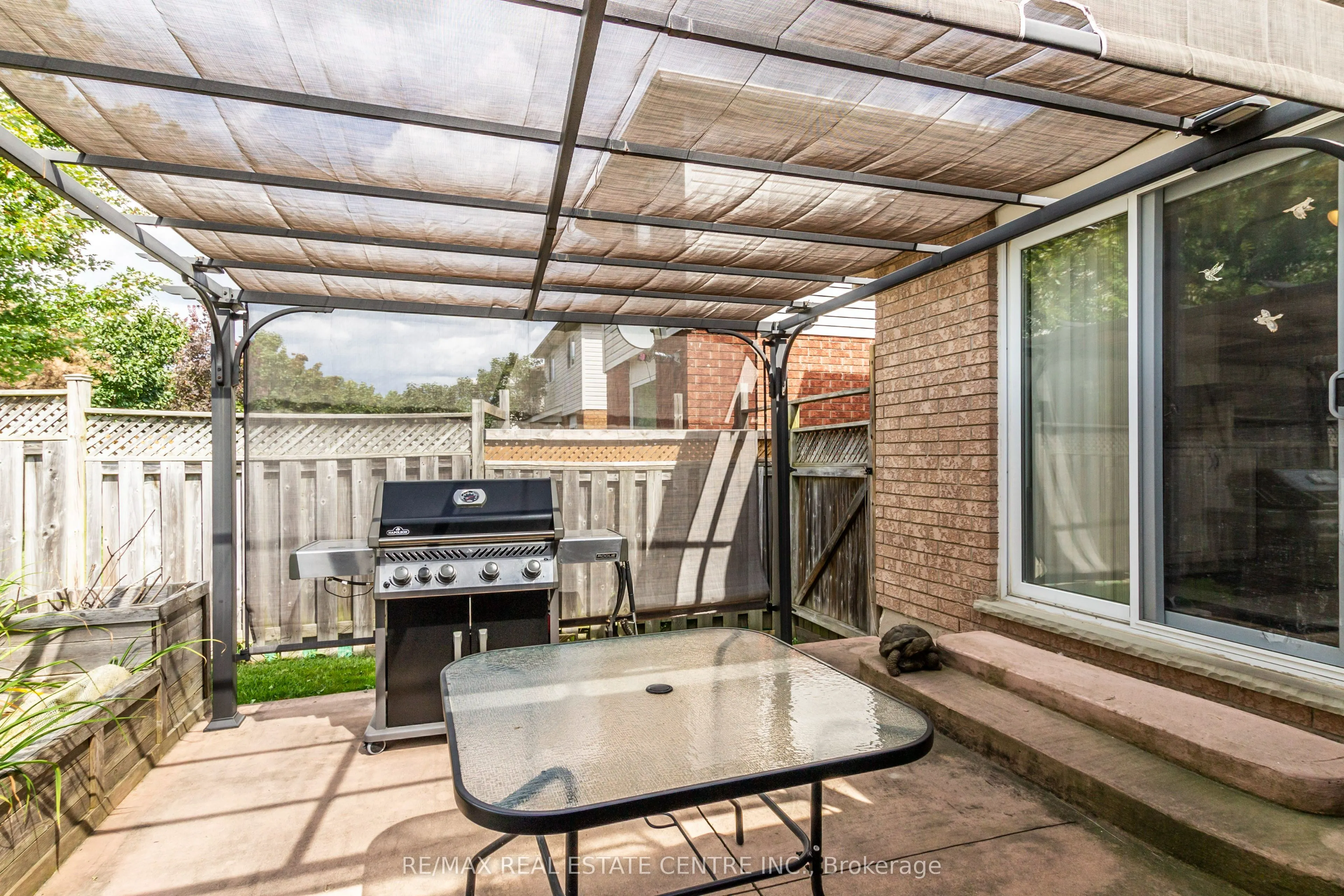 194 Hollyridge Crescent