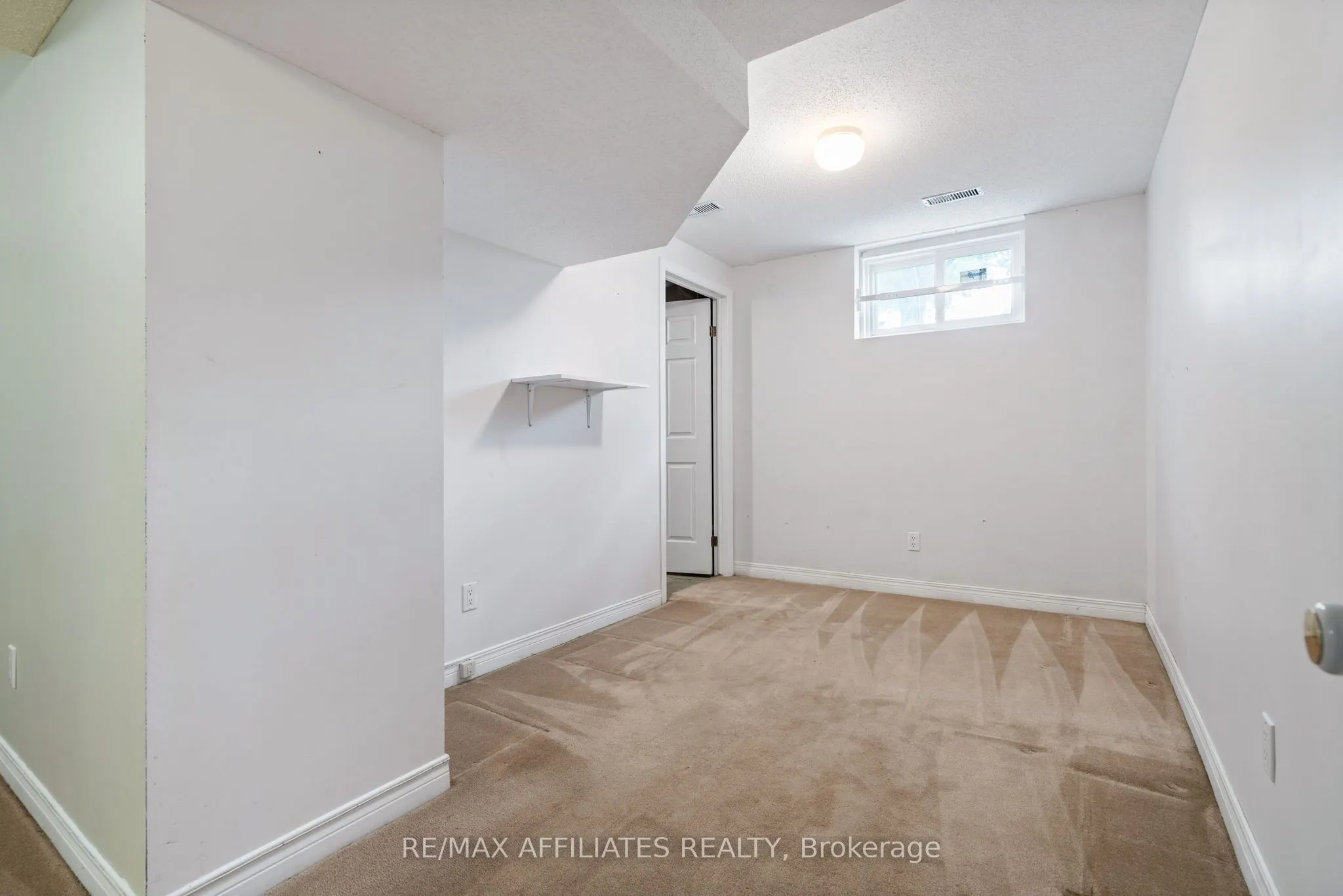 35 Locheland Crescent
