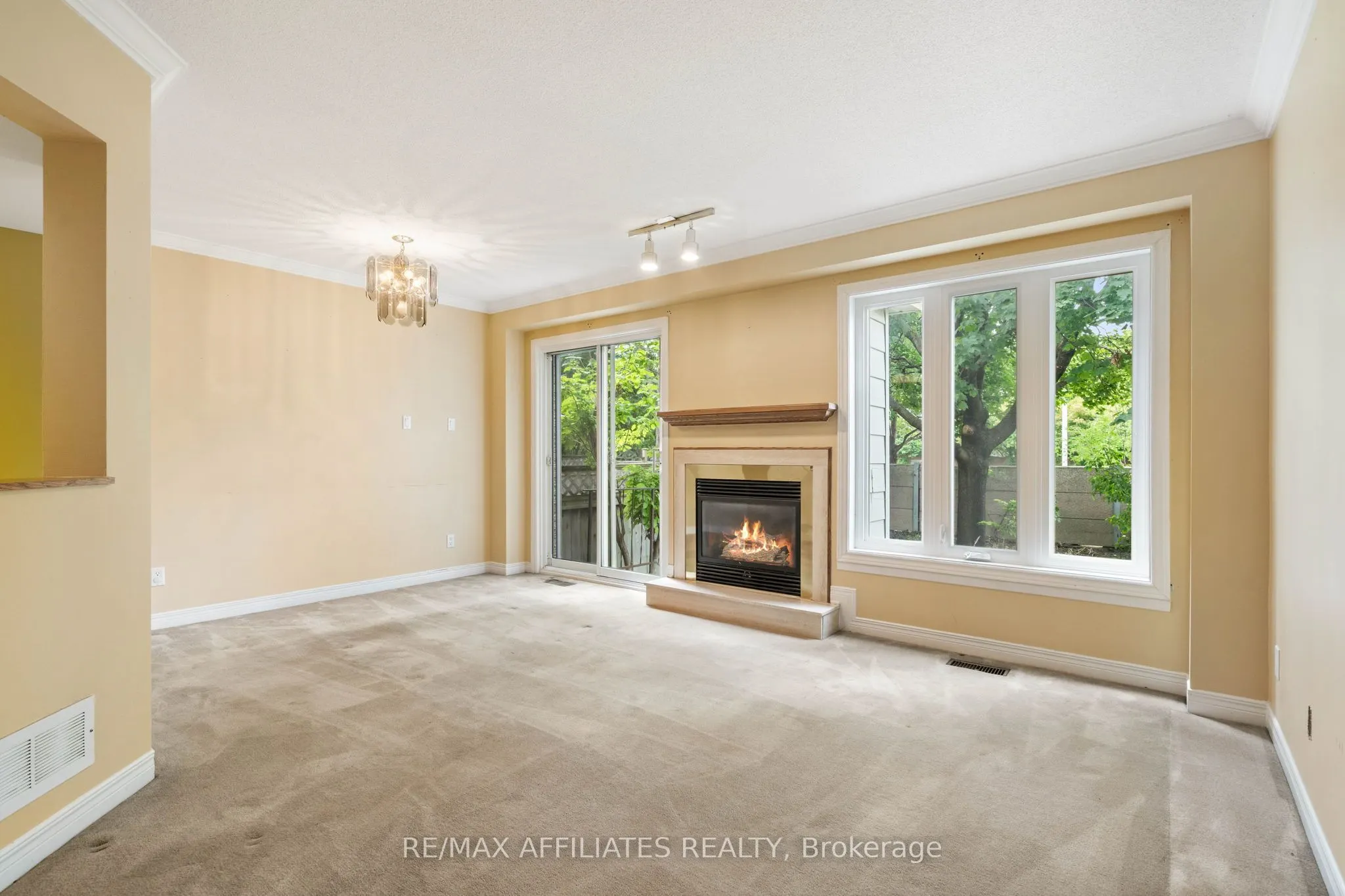 35 Locheland Crescent