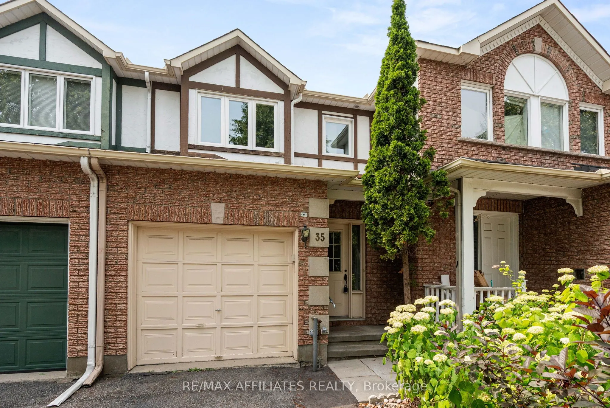 35 Locheland Crescent