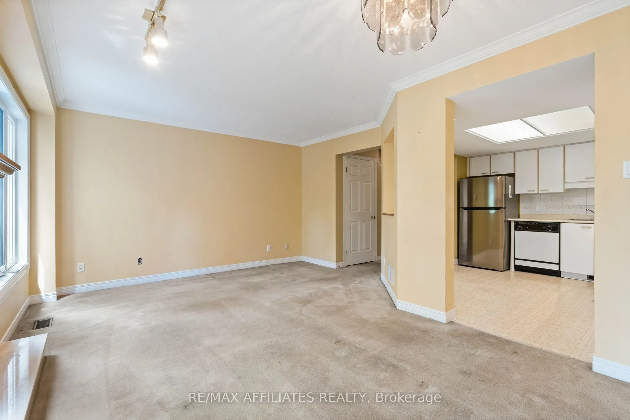 35 Locheland Crescent