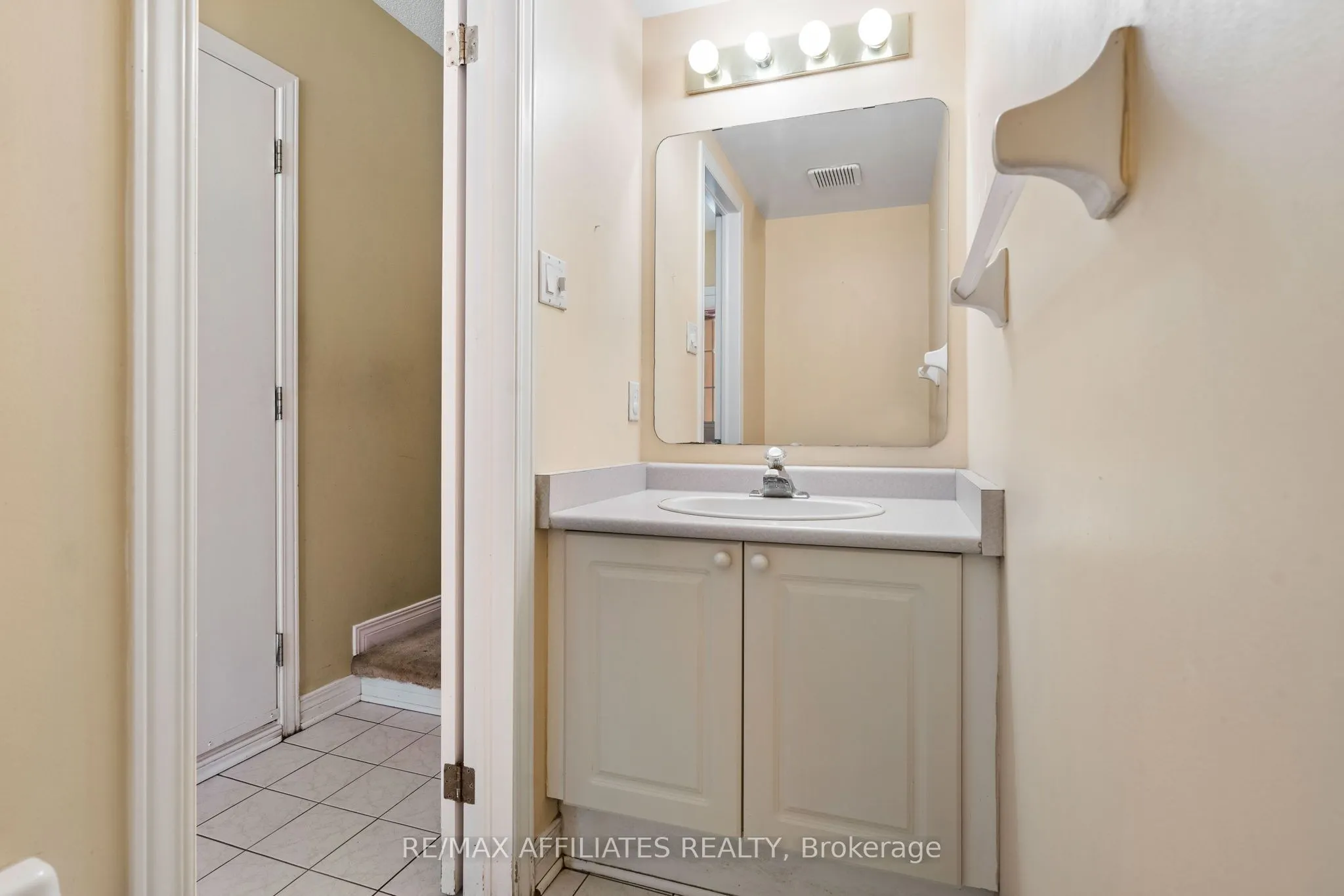 35 Locheland Crescent