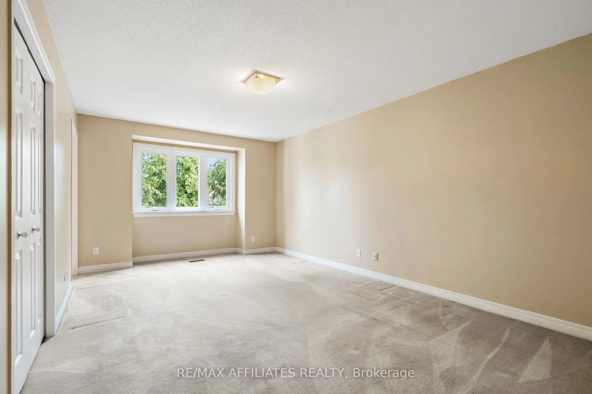 35 Locheland Crescent