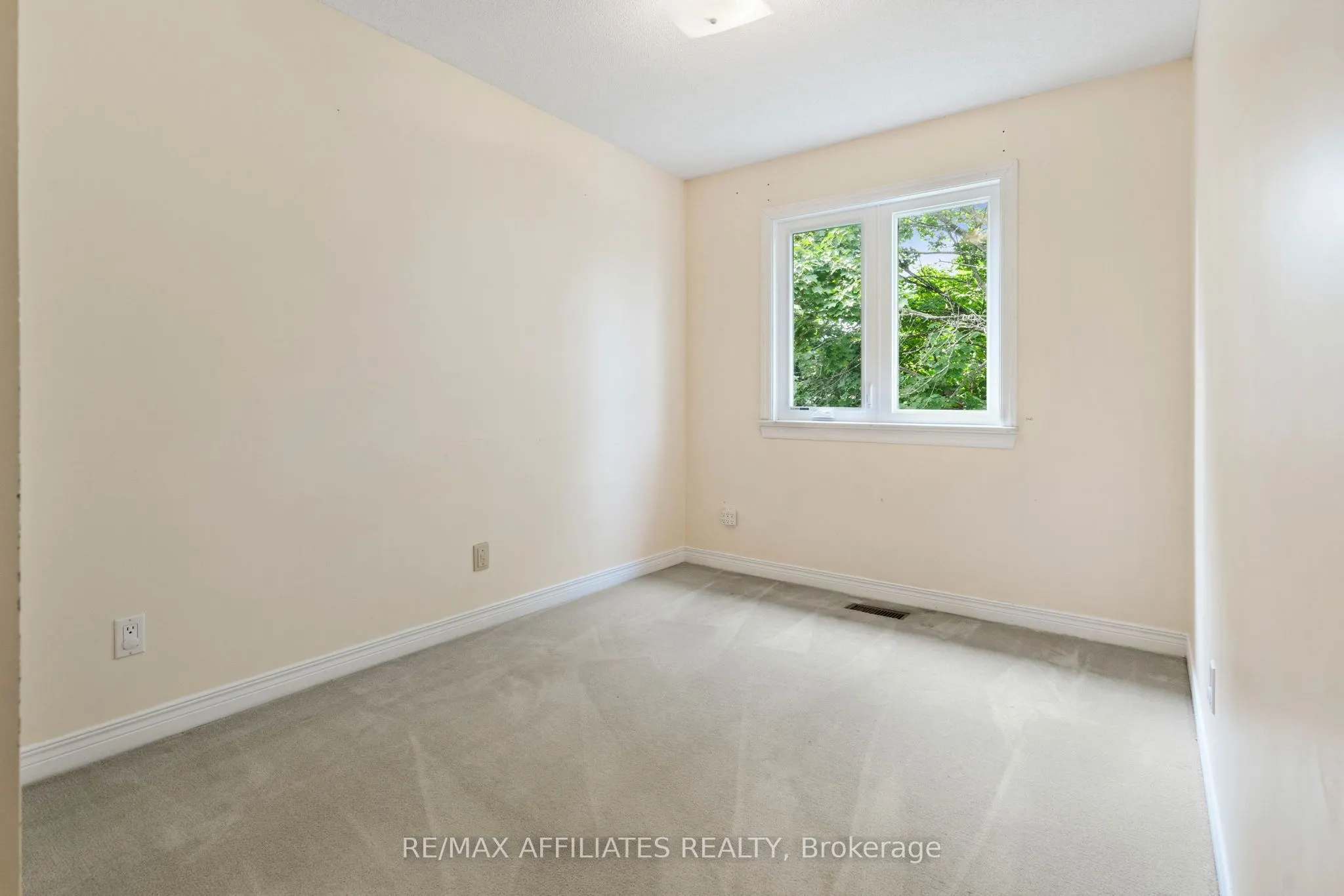 35 Locheland Crescent