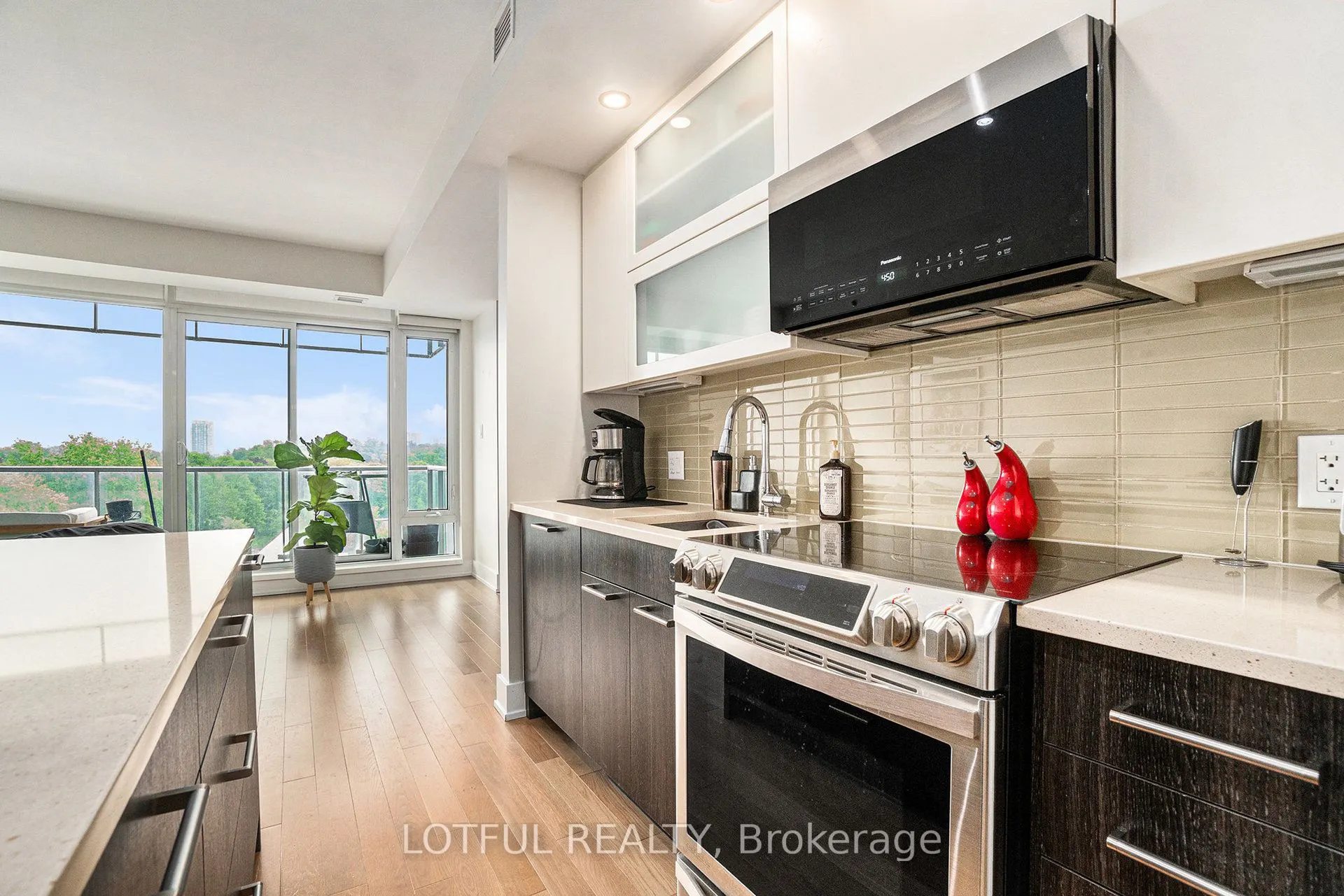 98 Richmond Road, #701
